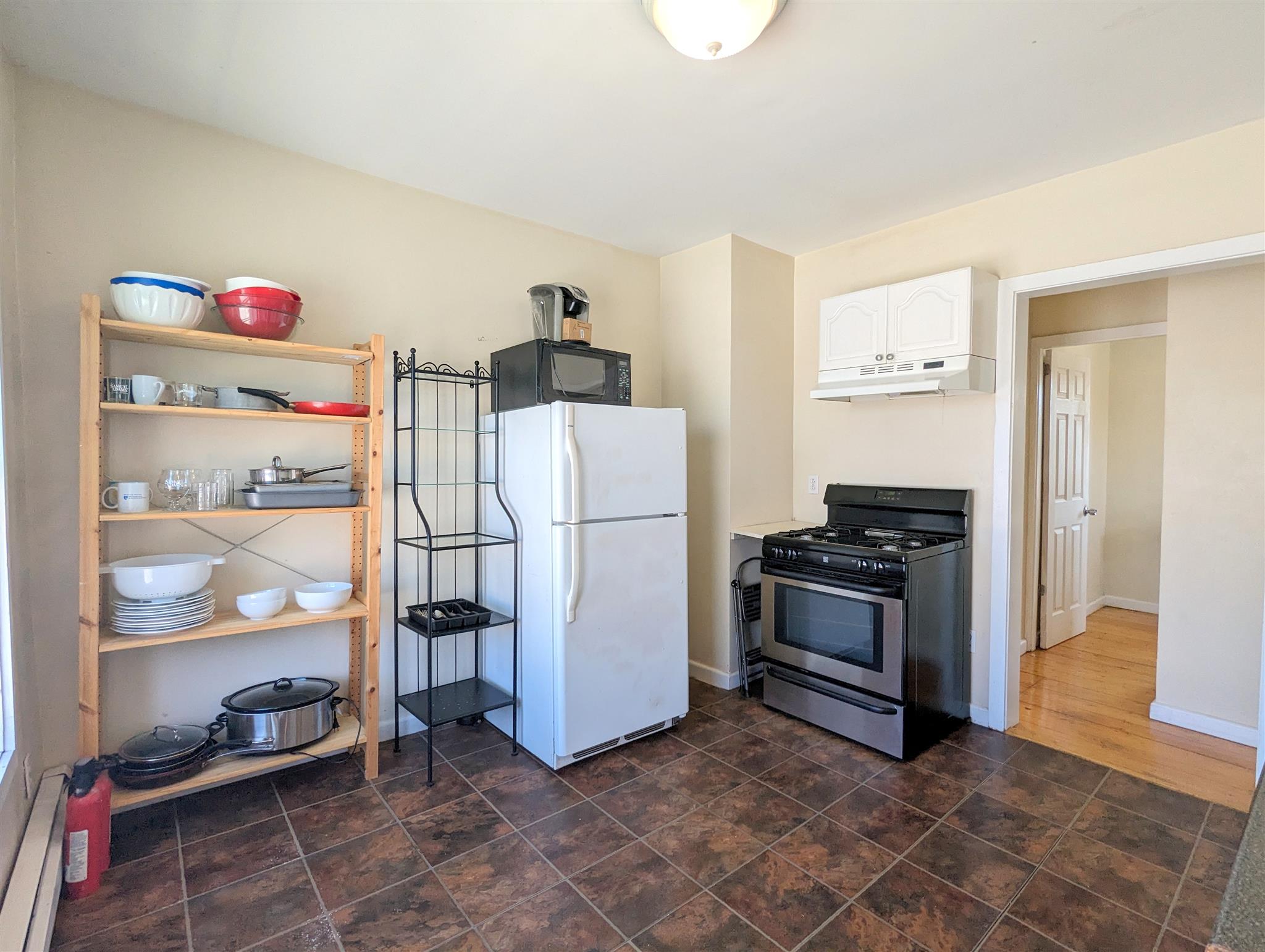 2.5 bed, 1 bath apartment for rent at 71 Winchester St Unit 3, Tufts University — photo 2 of 17