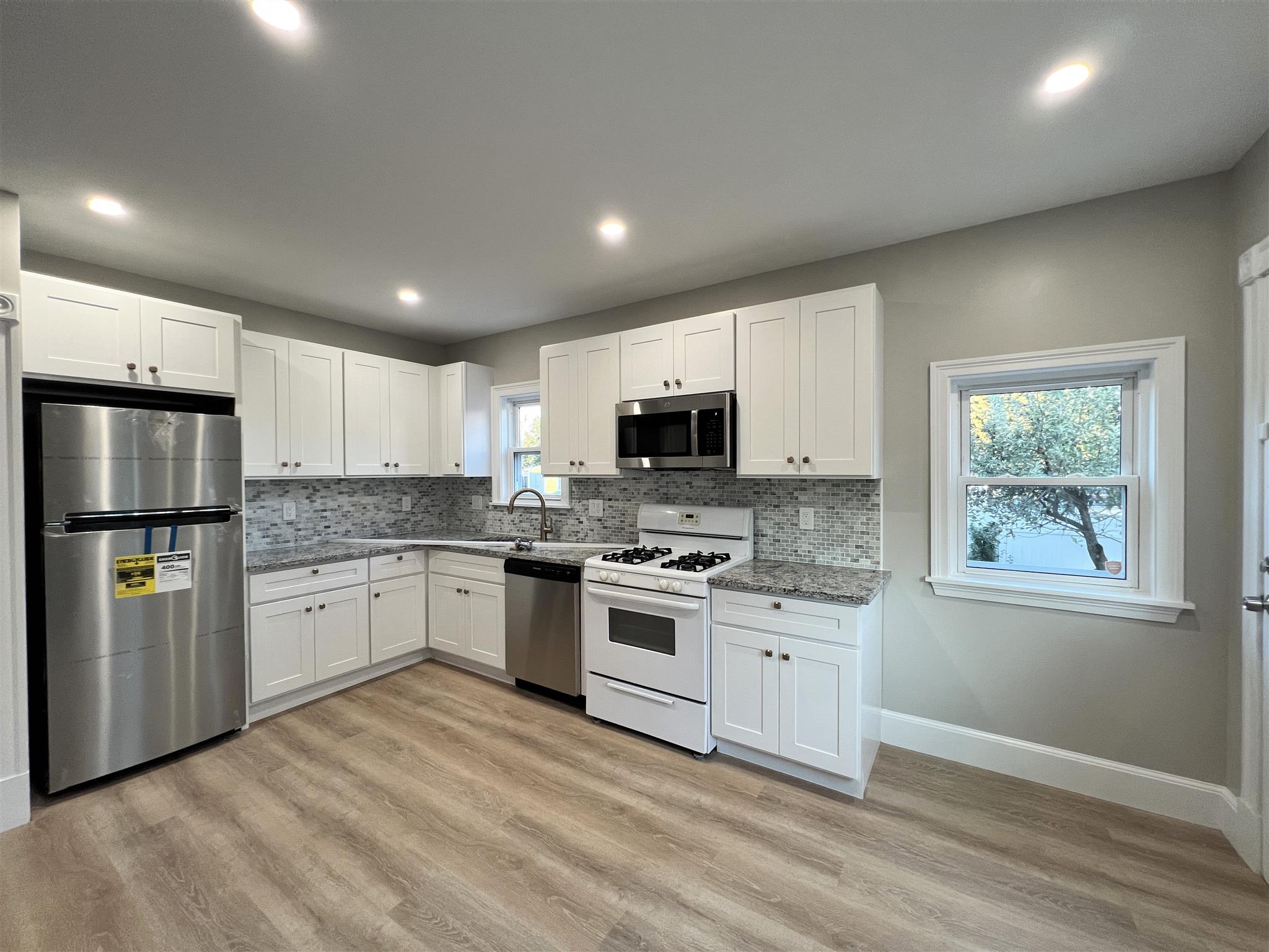 2.5 bed, 1.5 bath apartment for rent at 5 Oliver St Unit 1, Everett — photo 1 of 17