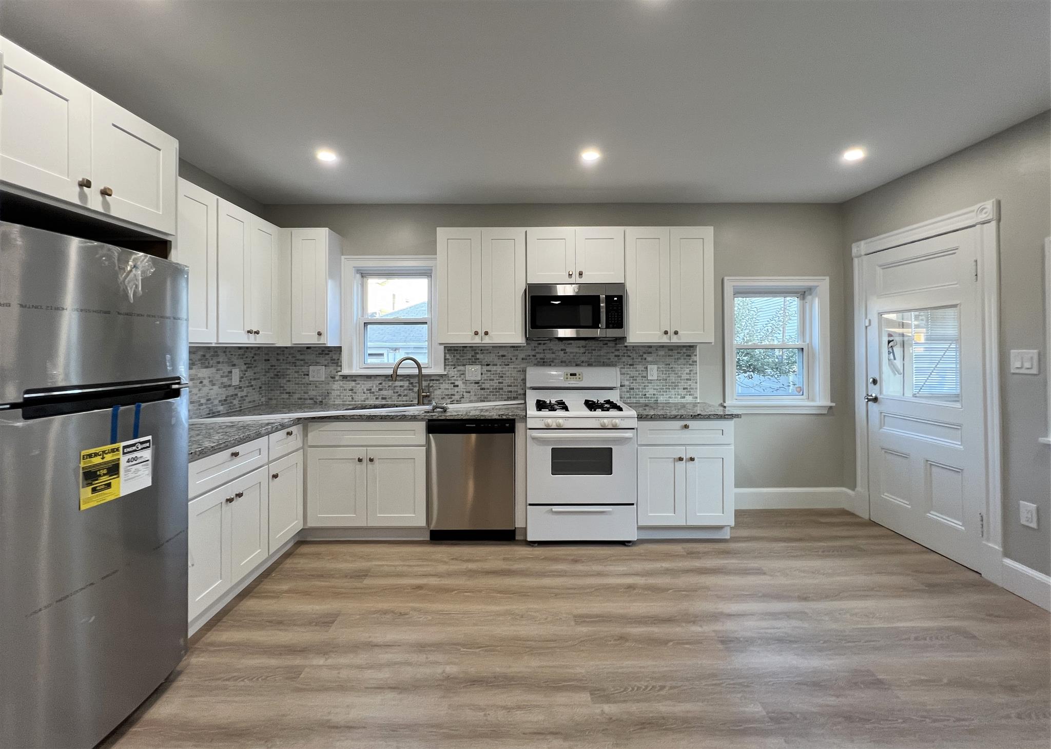 2.5 bed, 1.5 bath apartment for rent at 5 Oliver St Unit 1, Everett — photo 3 of 17