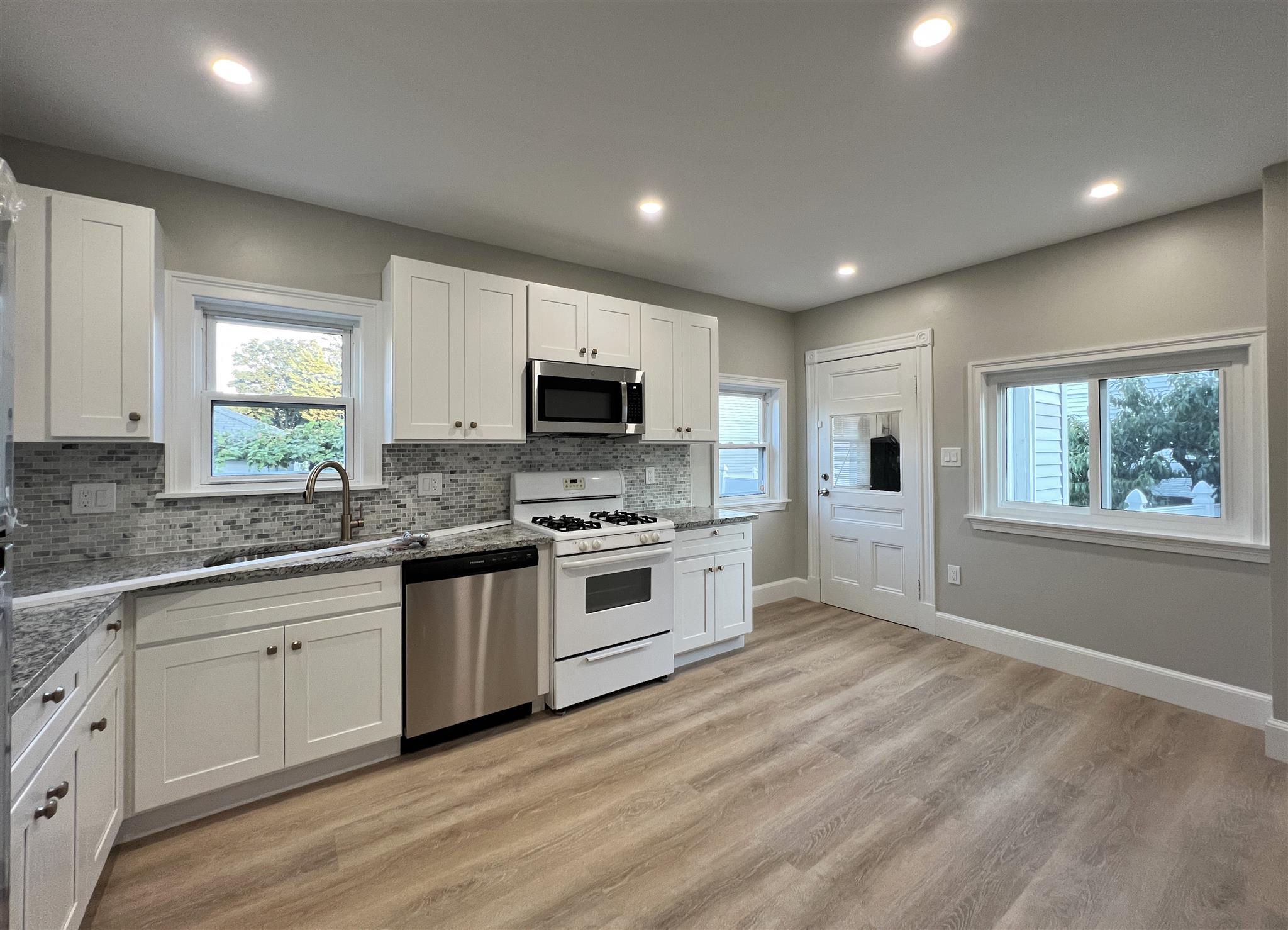 2.5 bed, 1.5 bath apartment for rent at 5 Oliver St Unit 1, Everett — photo 4 of 17