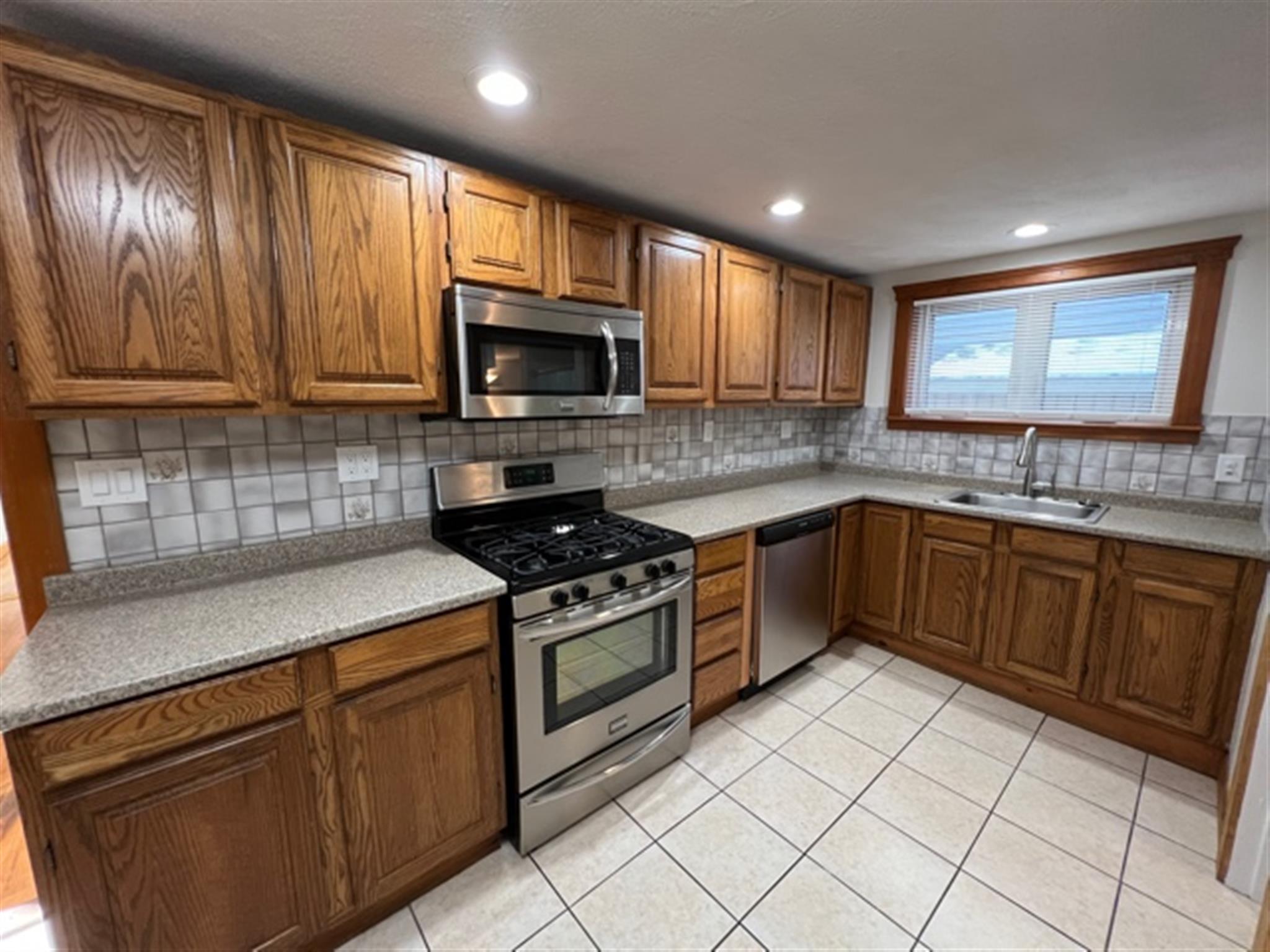 2 bed, 1 bath apartment for rent at 11 Oliver St Unit 1A, East Somerville