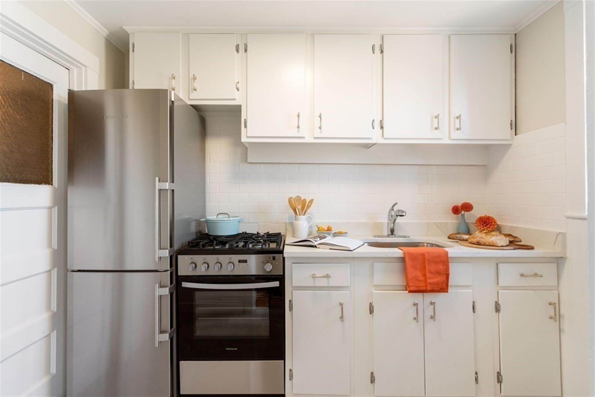 2.5 bed, 1 bath apartment for rent at 10 Dana St Unit 305, Central Square — photo 5 of 10
