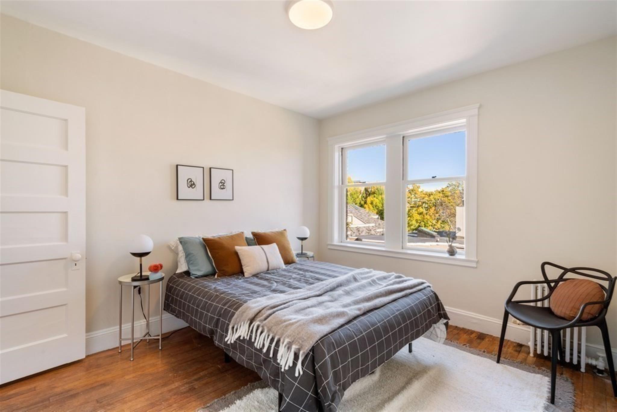 2.5 bed, 1 bath apartment for rent at 10 Dana St Unit 305, Central Square — photo 8 of 10