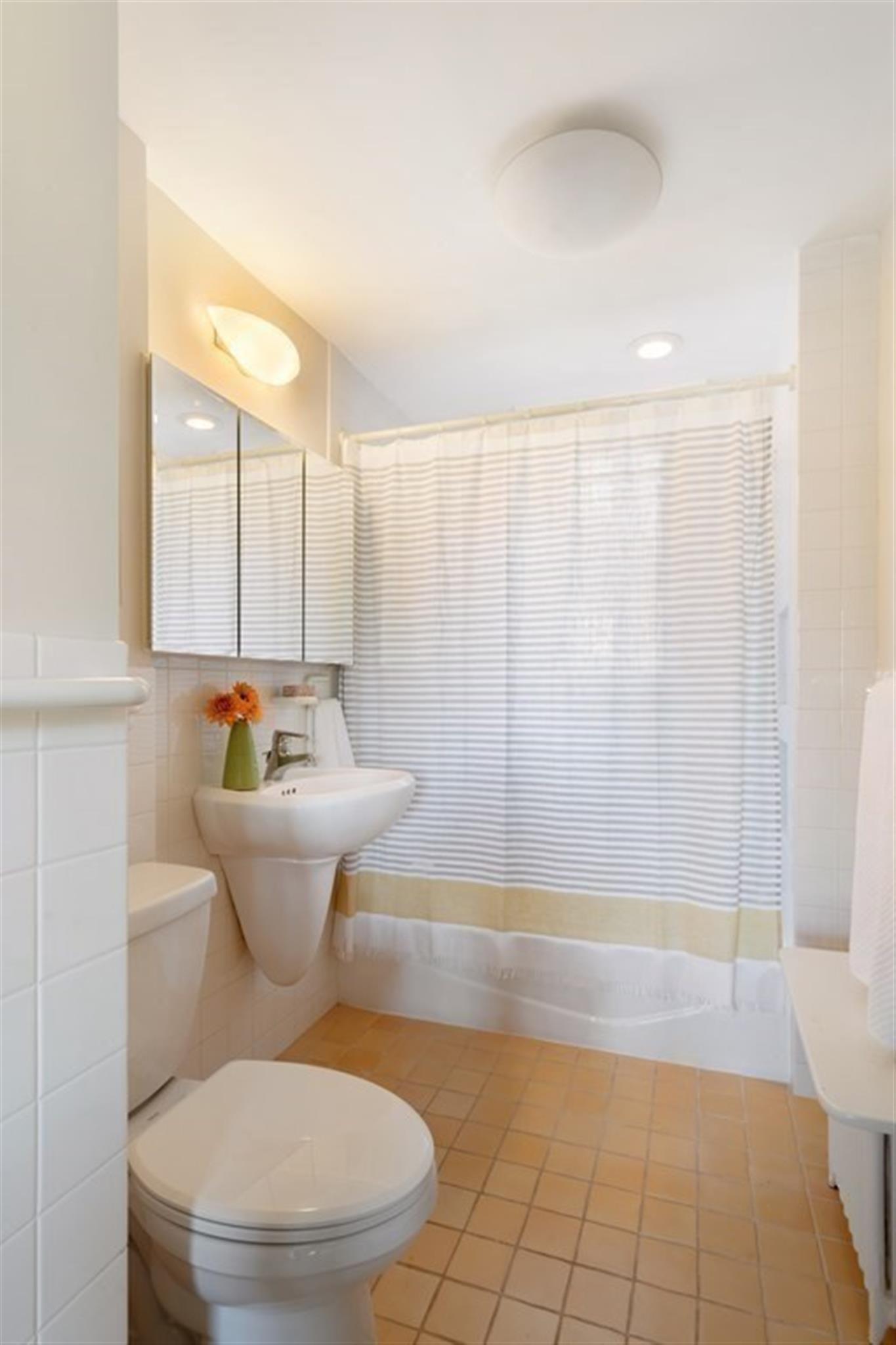 2.5 bed, 1 bath apartment for rent at 10 Dana St Unit 305, Central Square — photo 9 of 10