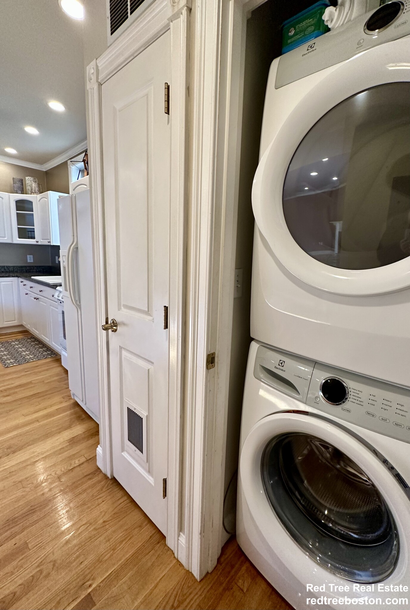 2 bed, 2 bath apartment for rent at 324 Dorchester St Unit 2, South Boston — photo 2 of 14