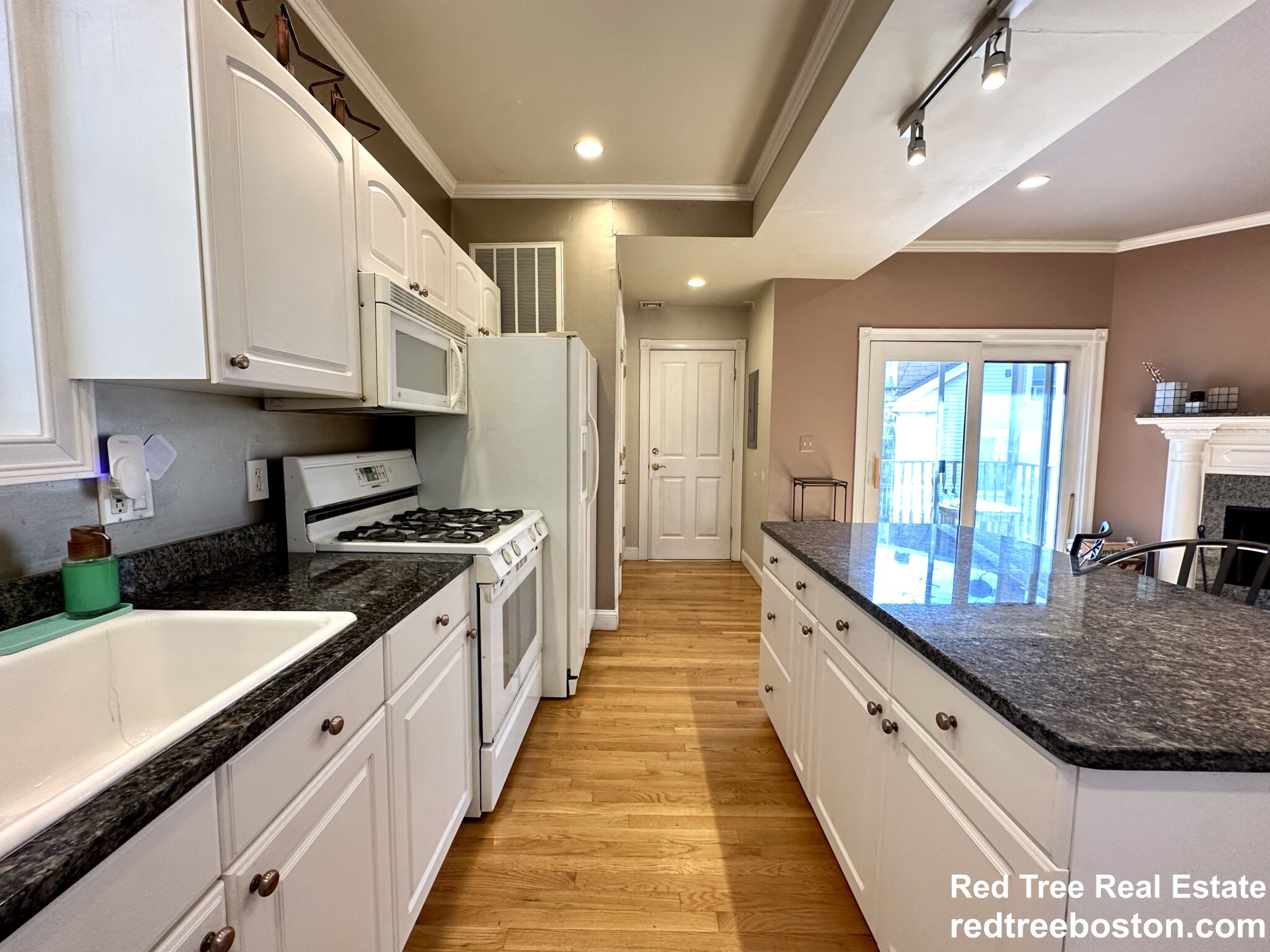 2 bed, 2 bath apartment for rent at 324 Dorchester St Unit 2, South Boston — photo 4 of 14