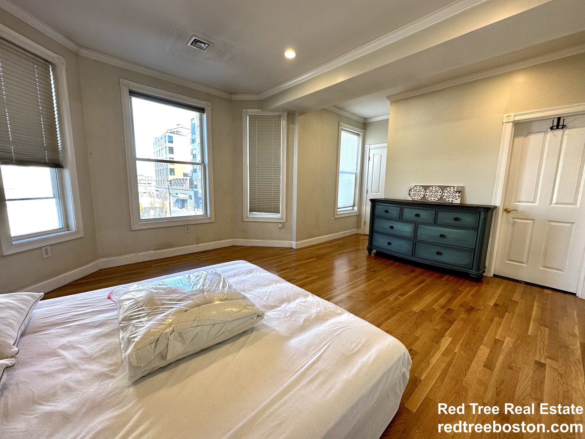 2 bed, 2 bath apartment for rent at 324 Dorchester St Unit 2, South Boston — photo 7 of 14
