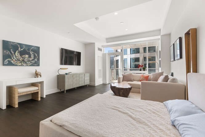 50 Liberty Dr, Seaport District