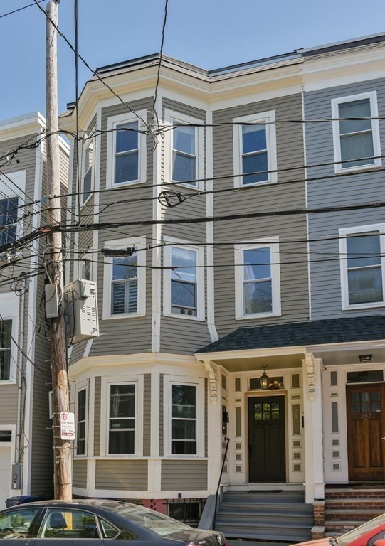 240 W 5th St, South Boston