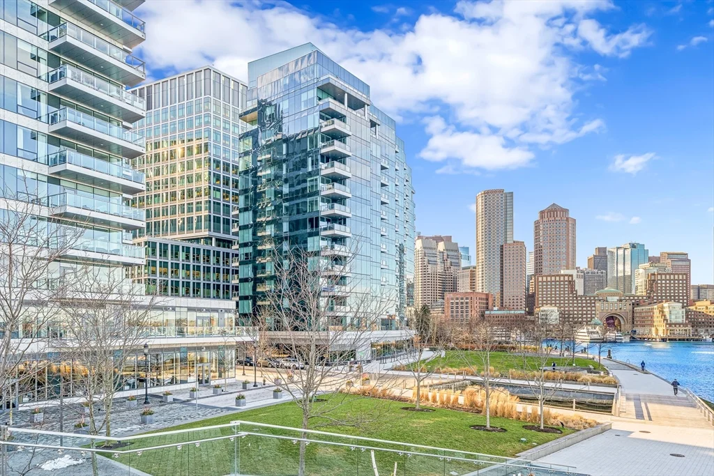 22 Liberty Dr, Seaport District