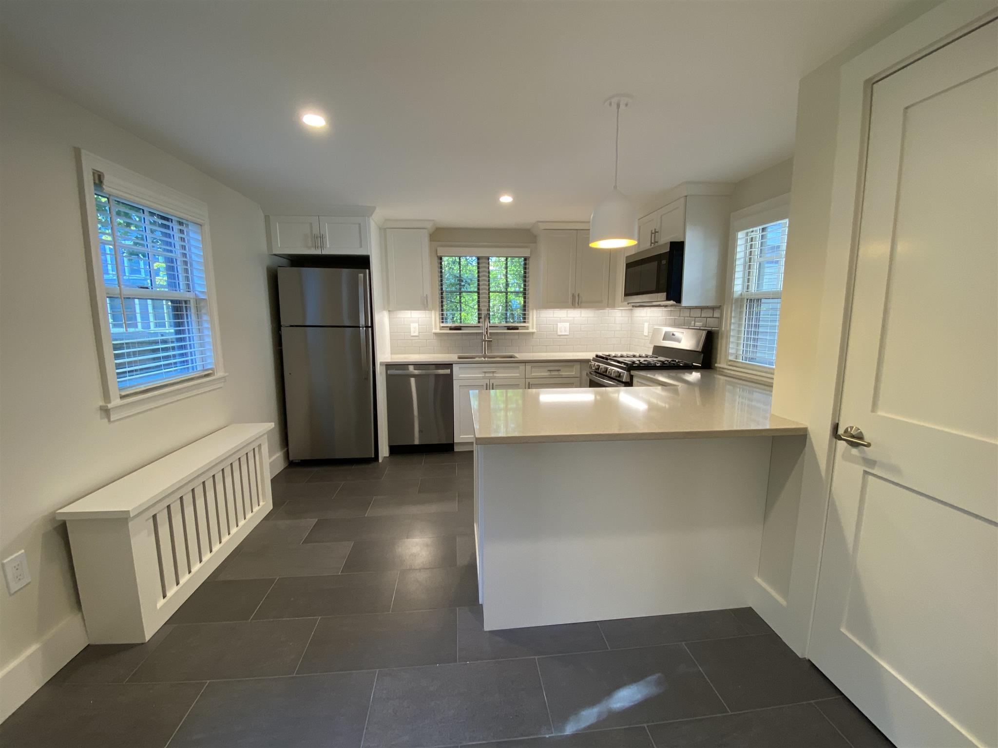 3 bed, 2 bath apartment for rent at 550 Franklin St Unit 1, Harvard Square — photo 3 of 15