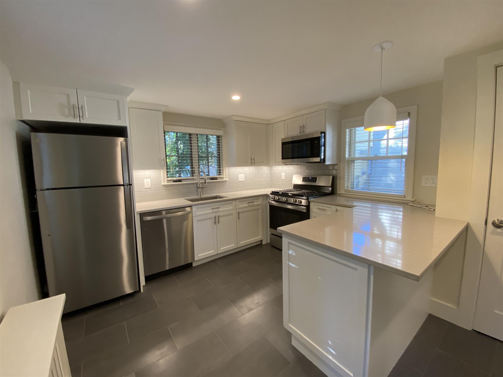 3 bed, 2 bath apartment for rent at 550 Franklin St Unit 1, Harvard Square — photo 4 of 15