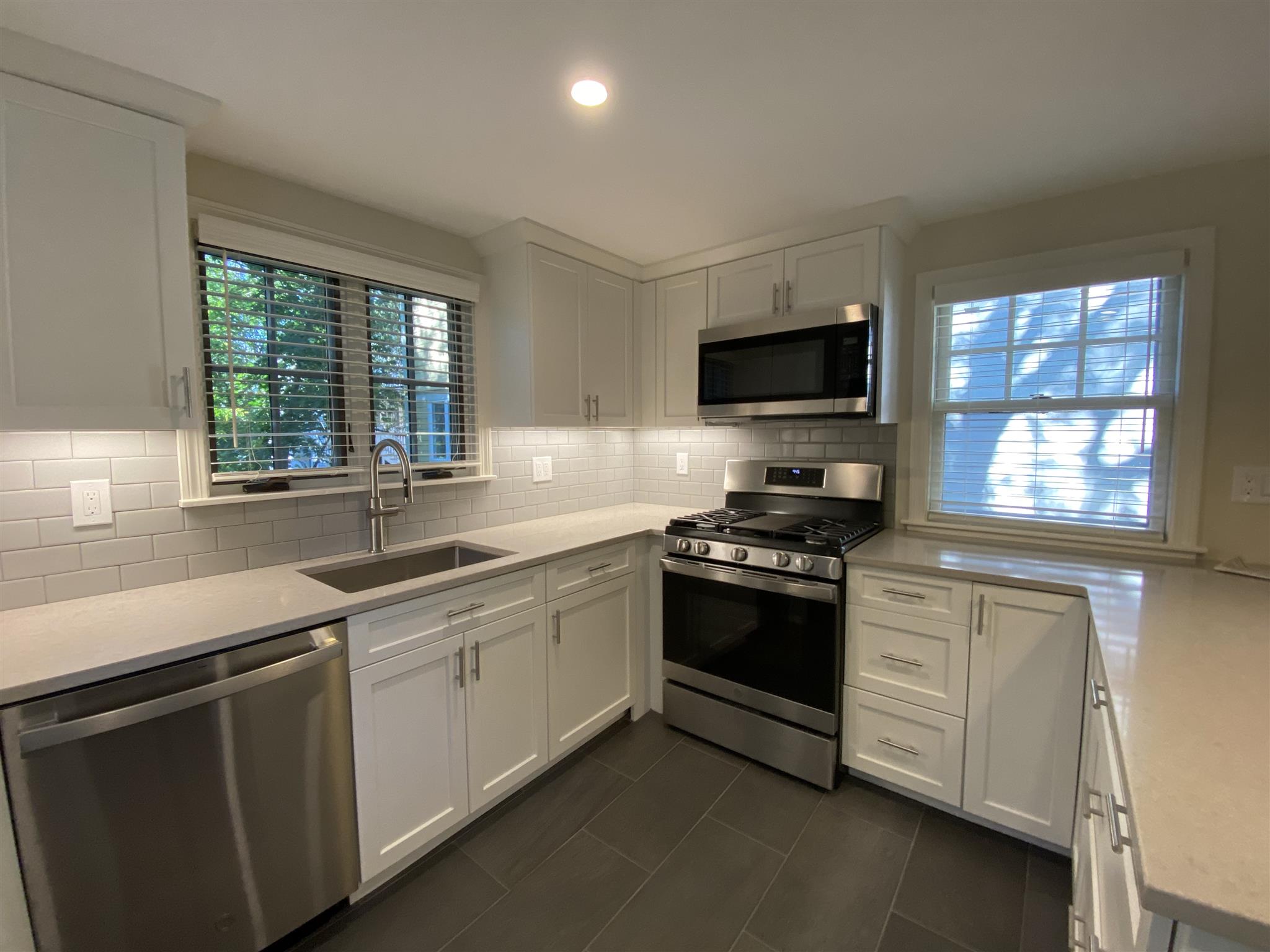 3 bed, 2 bath apartment for rent at 550 Franklin St Unit 1, Harvard Square — photo 5 of 15