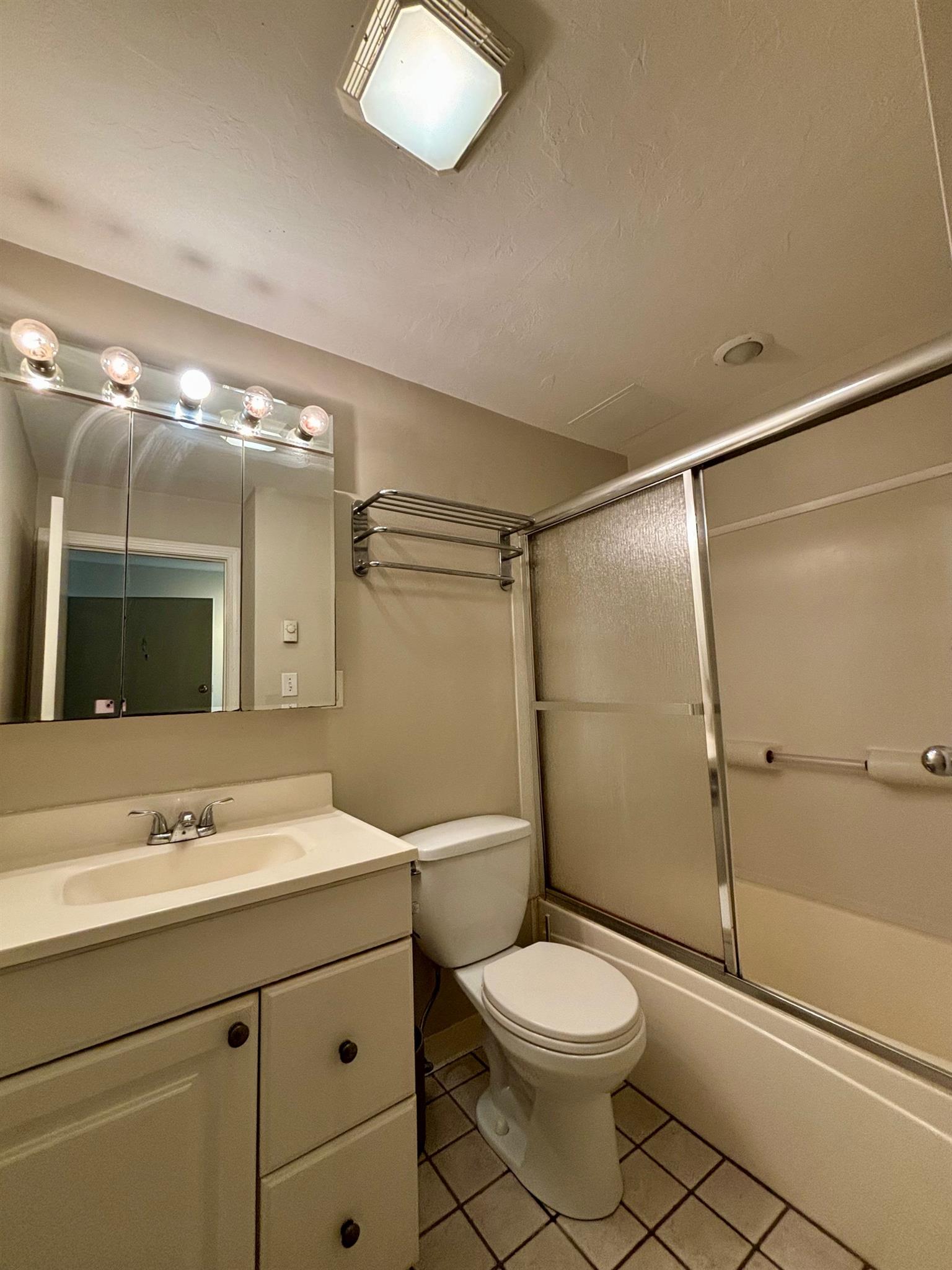 Studio bed, 1 bath apartment for rent at 383 Revere Beach Pkwa Unit 4, Revere — photo 3 of 14