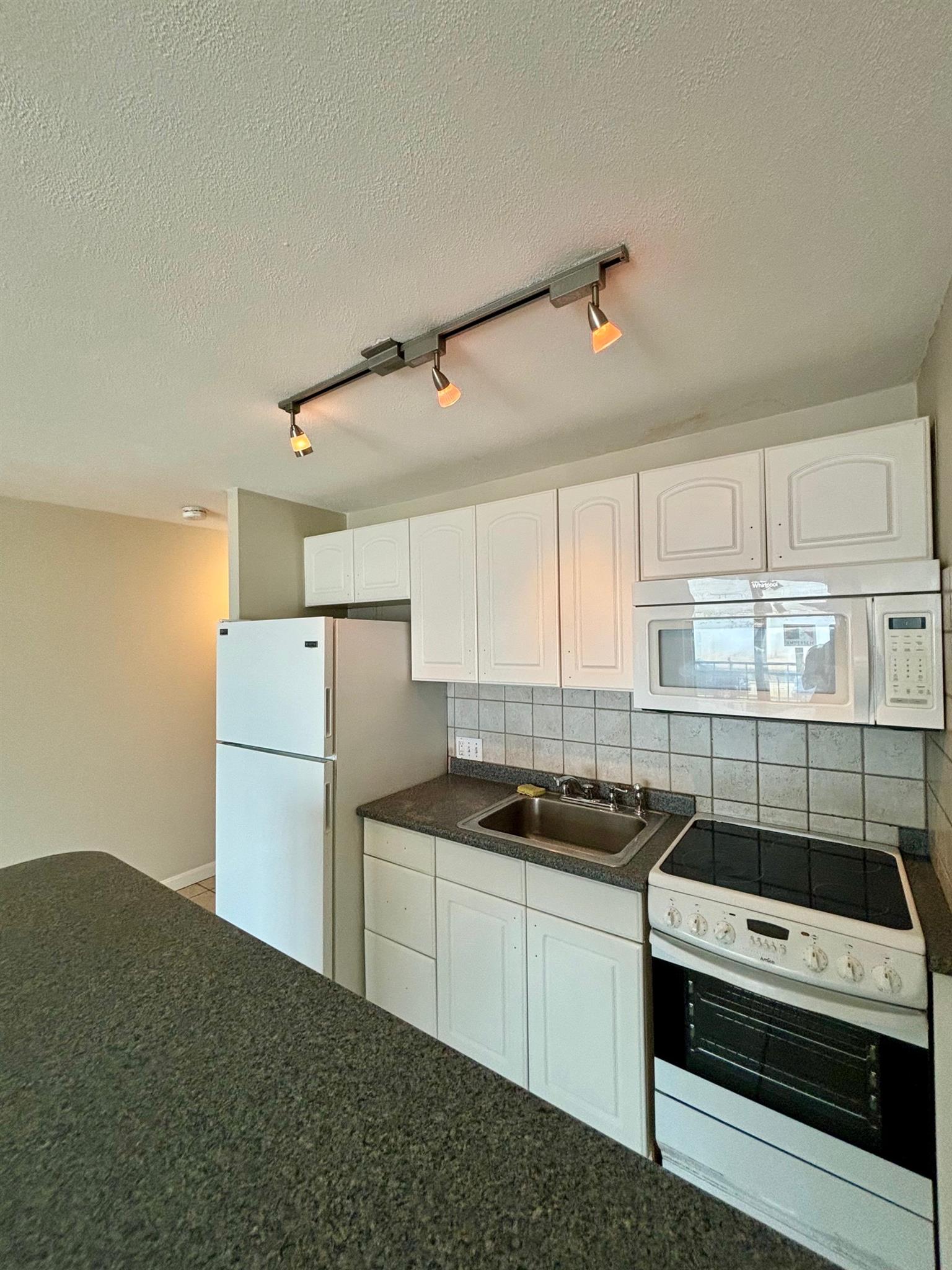 Studio bed, 1 bath apartment for rent at 383 Revere Beach Pkwa Unit 4, Revere — photo 1 of 14