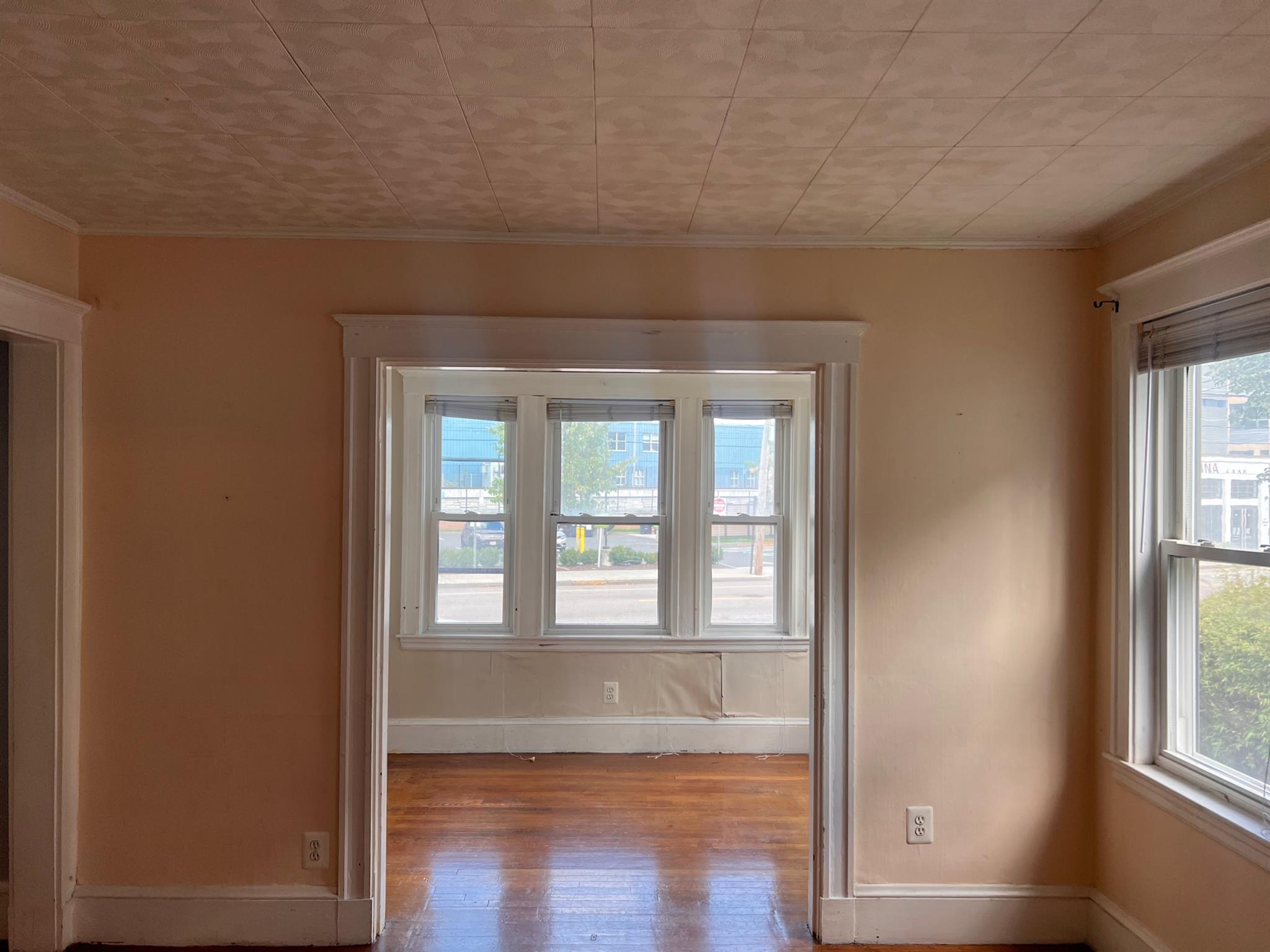 2.5 bed, 1 bath apartment for rent at 3 Saint Clements Rd Unit 1, Tufts University — photo 3 of 16