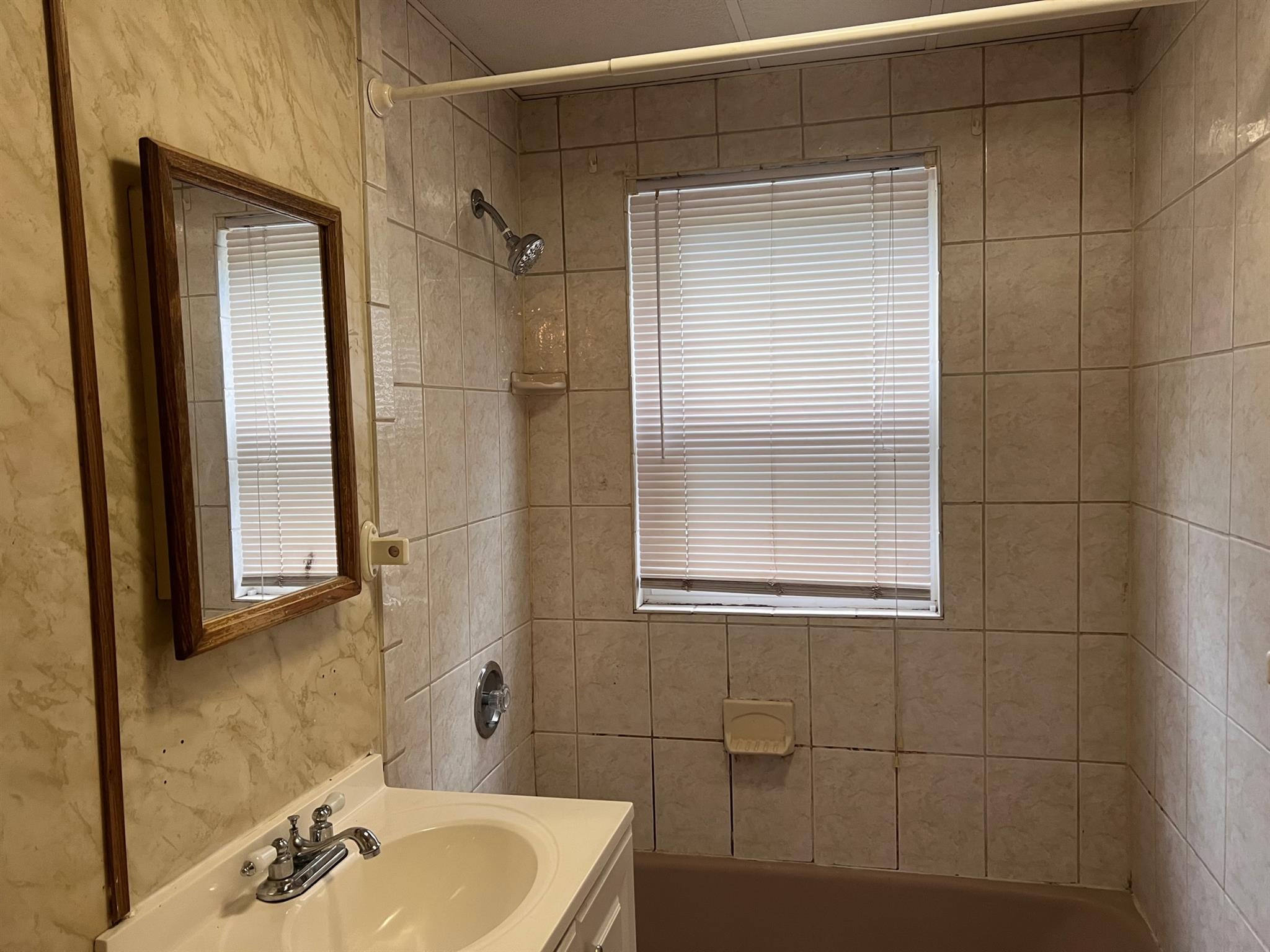 2.5 bed, 1 bath apartment for rent at 3 Saint Clements Rd Unit 1, Tufts University — photo 6 of 16