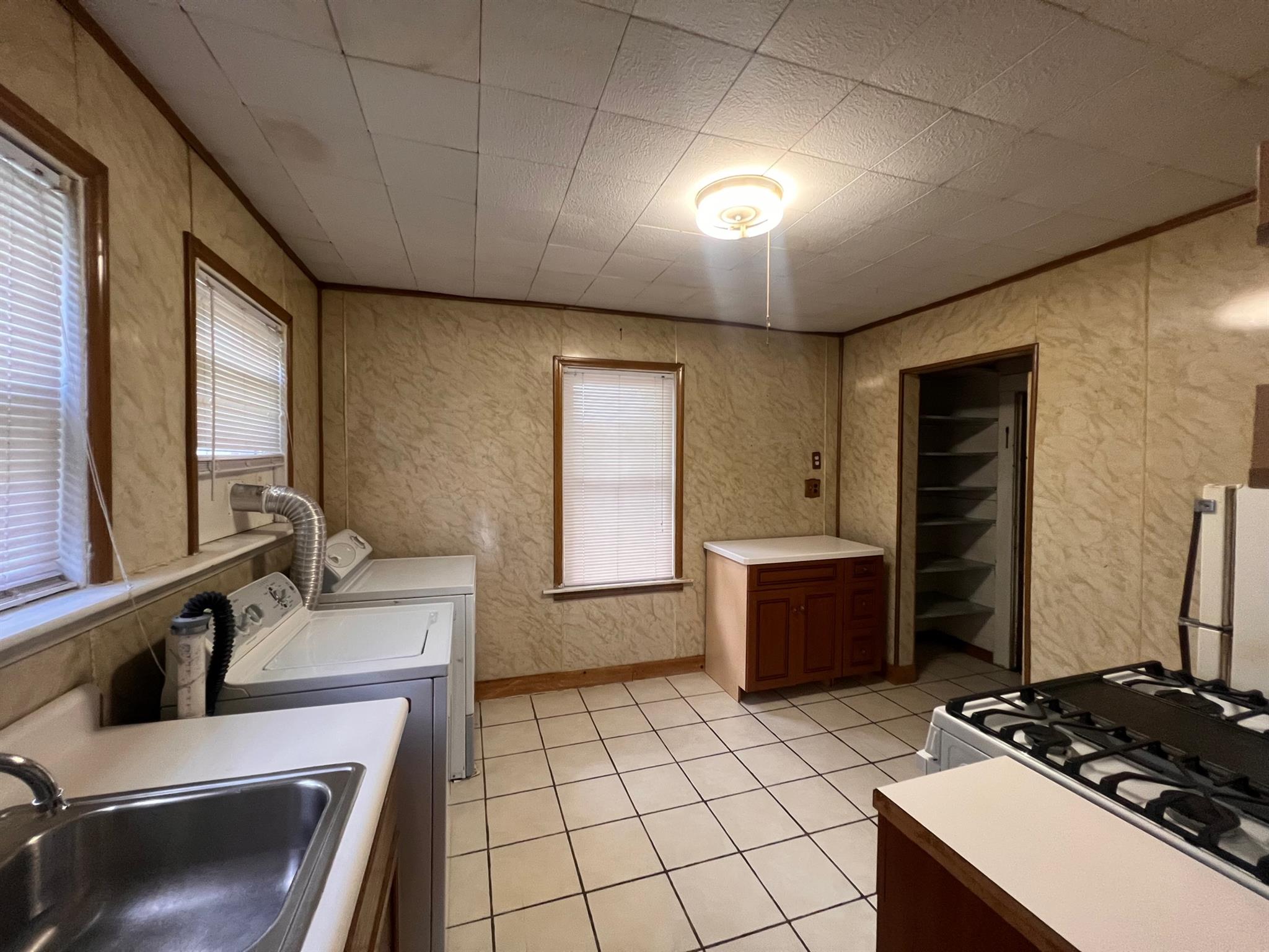 2.5 bed, 1 bath apartment for rent at 3 Saint Clements Rd Unit 1, Tufts University — photo 12 of 16