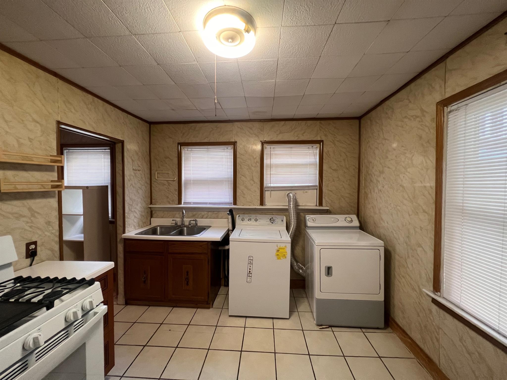 2.5 bed, 1 bath apartment for rent at 3 Saint Clements Rd Unit 1, Tufts University — photo 14 of 16