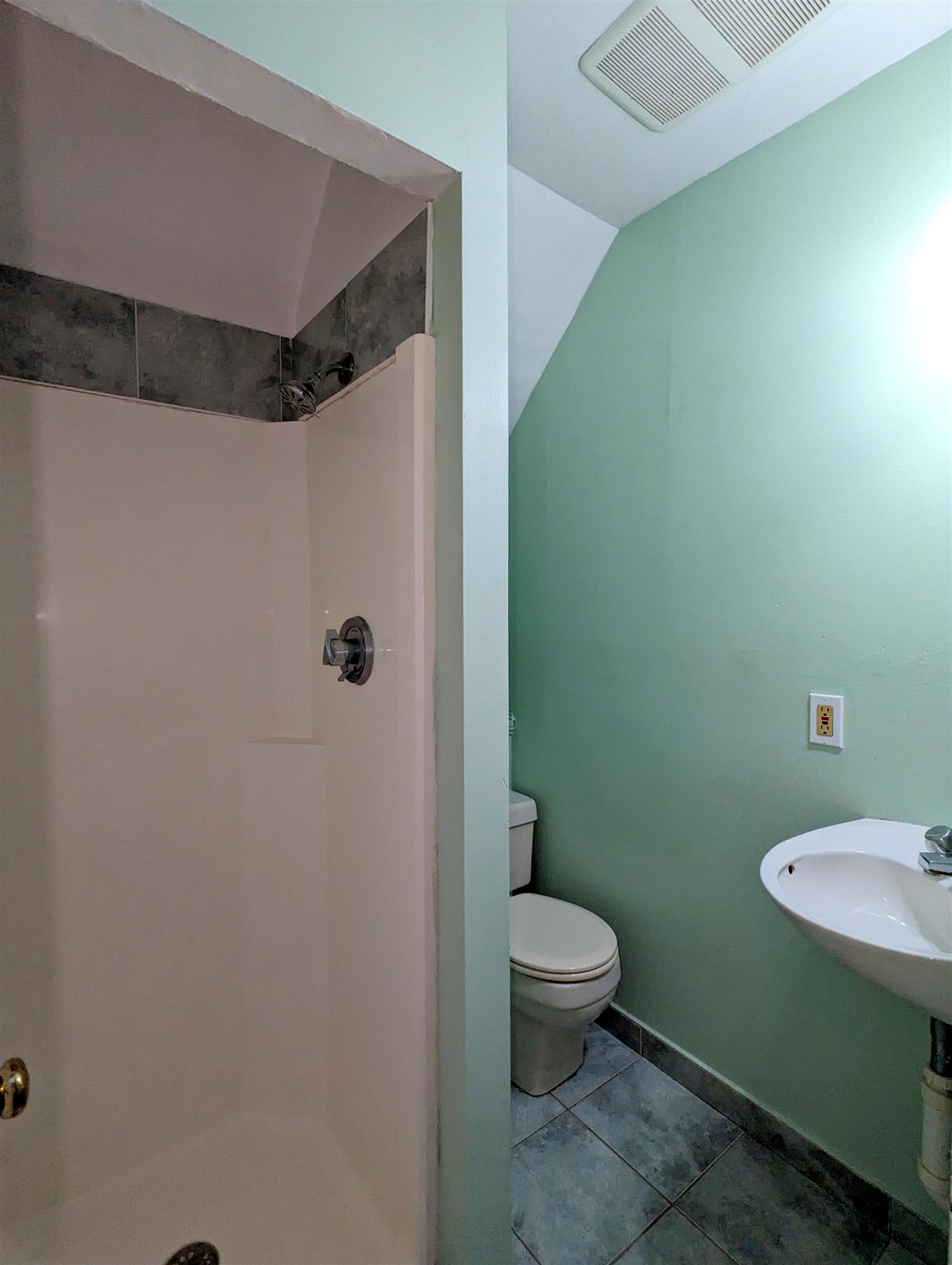 4 bed, 2 bath apartment for rent at 77 Orchard St, Tufts University — photo 11 of 21