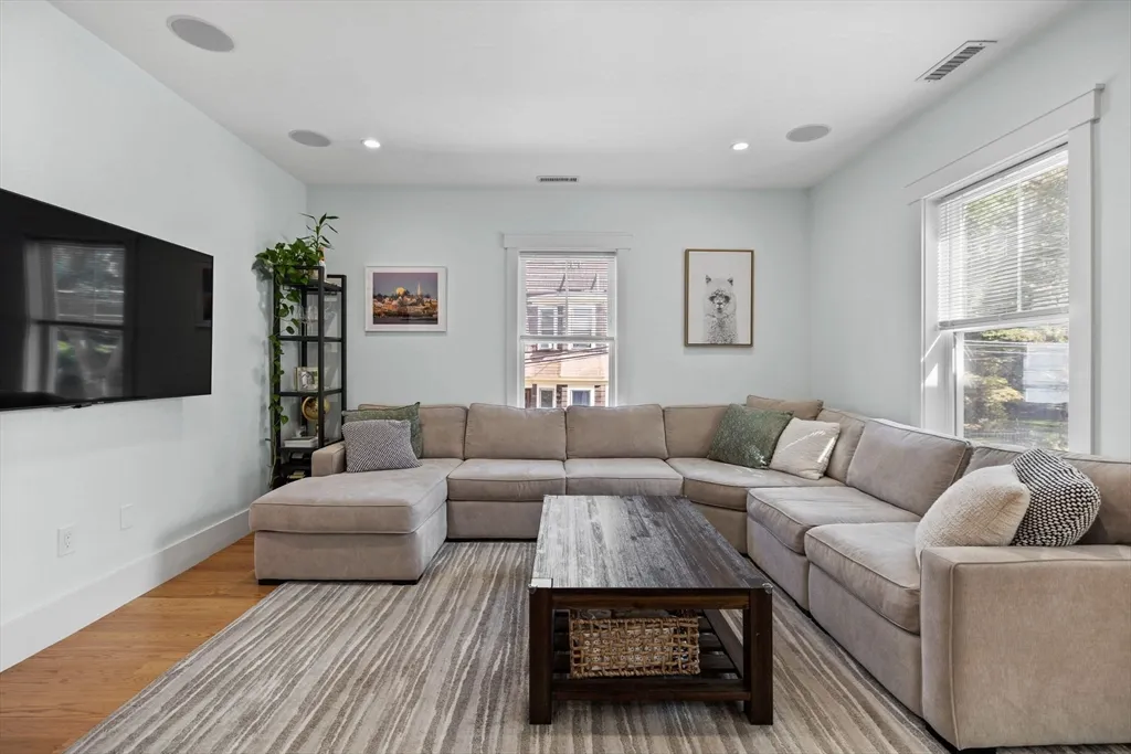 11 Ashland St, Dorchester