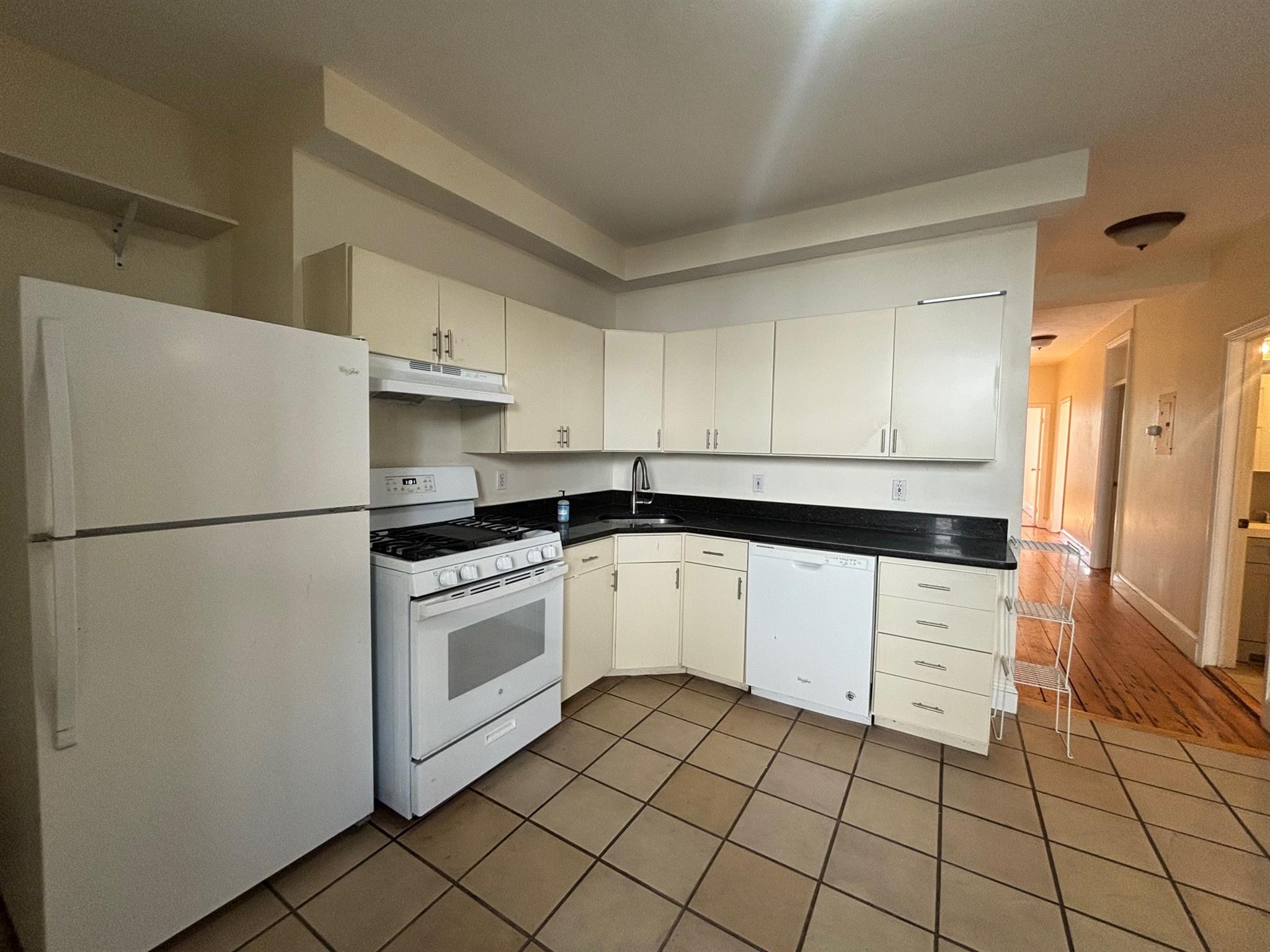 3 bed, 1.5 bath apartment for rent at 115 Hampshire St Unit Floor 2, Inman Square — photo 2 of 12