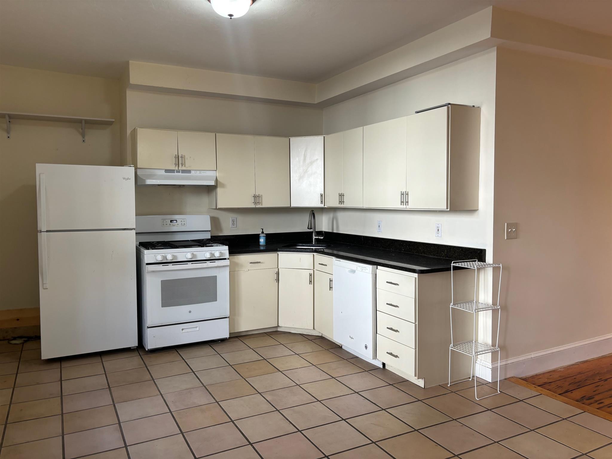 3 bed, 1.5 bath apartment for rent at 115 Hampshire St Unit Floor 2, Inman Square — photo 3 of 12