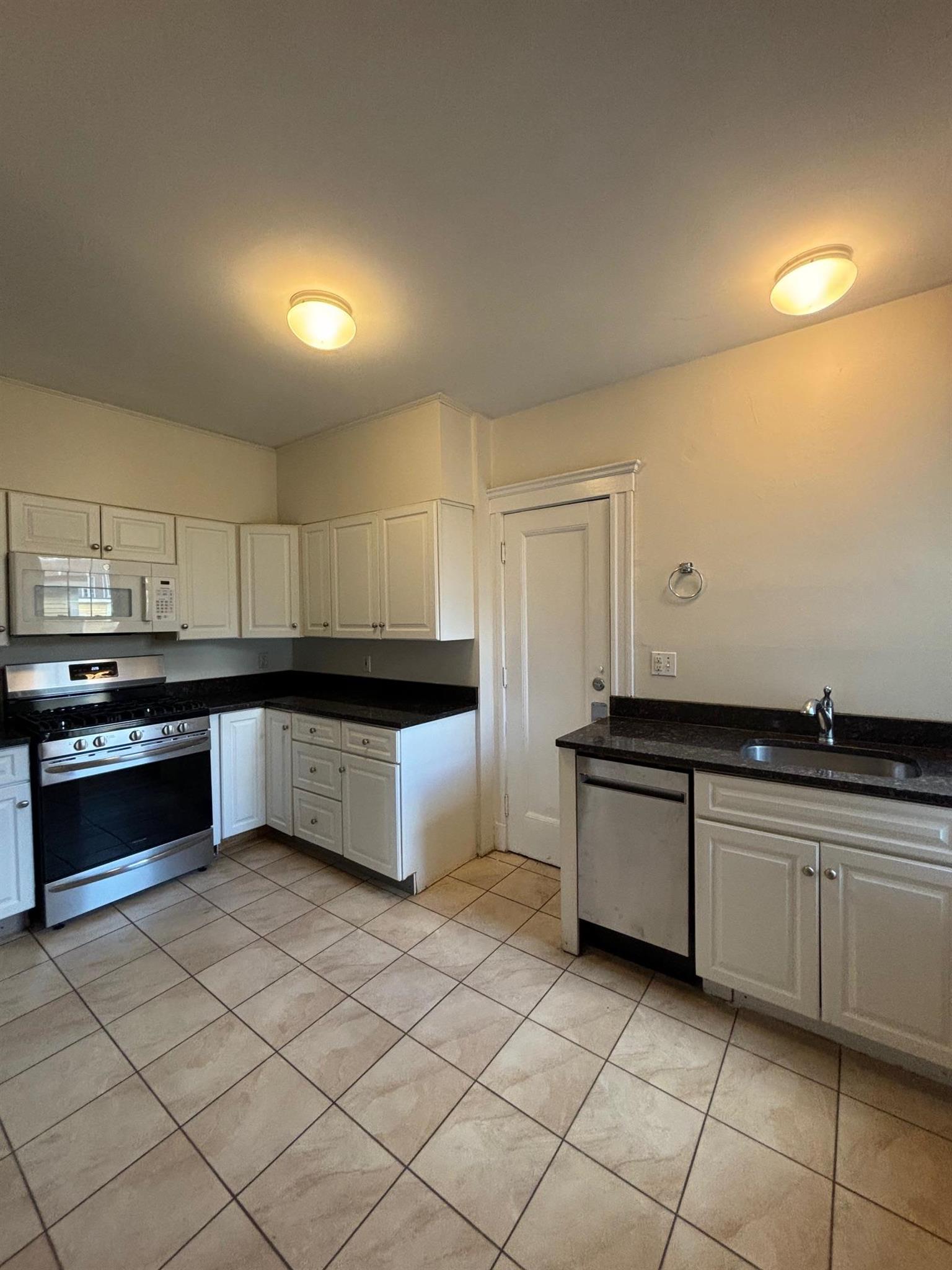 2 bed, 1 bath apartment for rent at 1558 Massachusetts Ave Unit 35, Harvard Square — photo 3 of 20