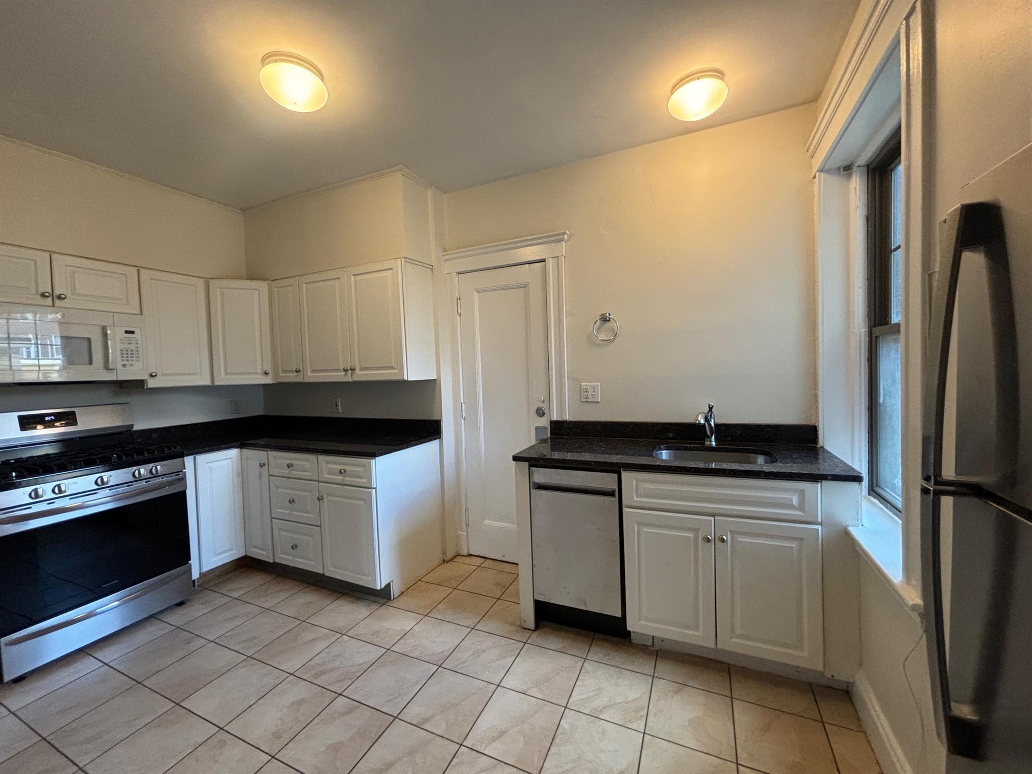 2 bed, 1 bath apartment for rent at 1558 Massachusetts Ave Unit 35, Harvard Square — photo 4 of 20
