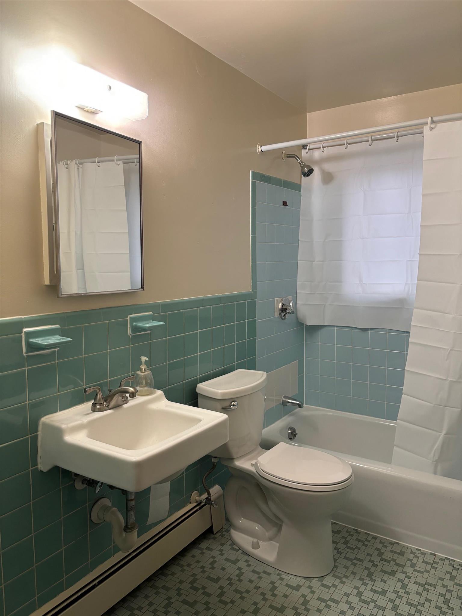 2 bed, 1 bath apartment for rent at 109 Oxford St, Arlington — photo 4 of 11
