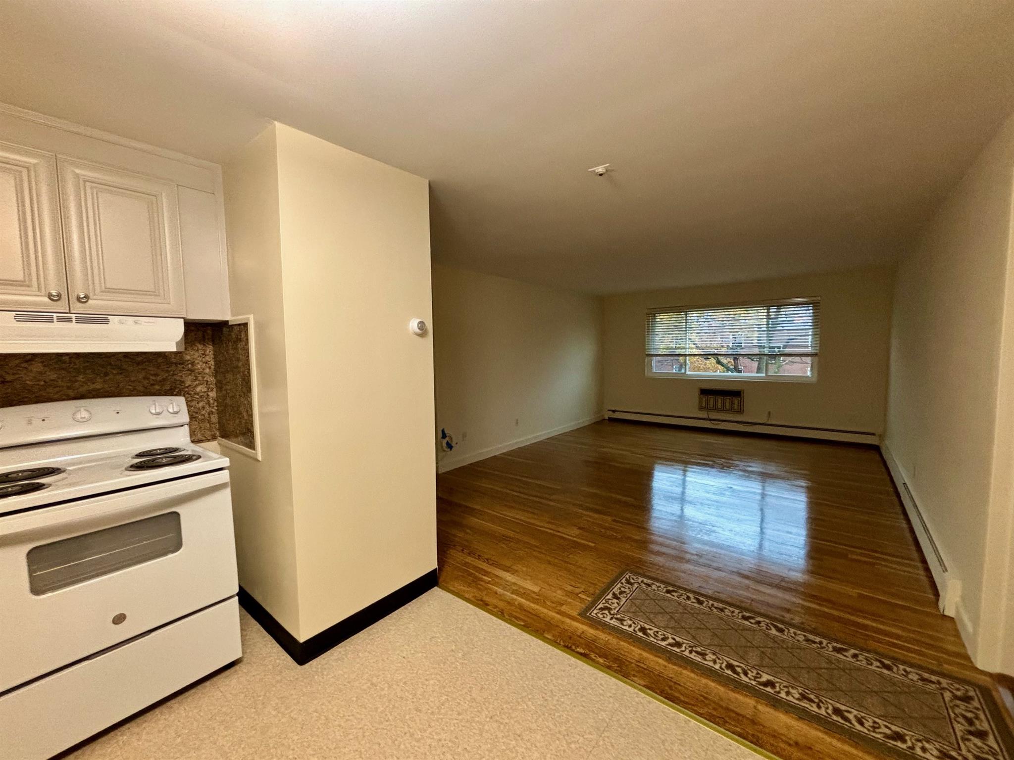 2 bed, 1 bath apartment for rent at 109 Oxford St, Arlington — photo 7 of 11