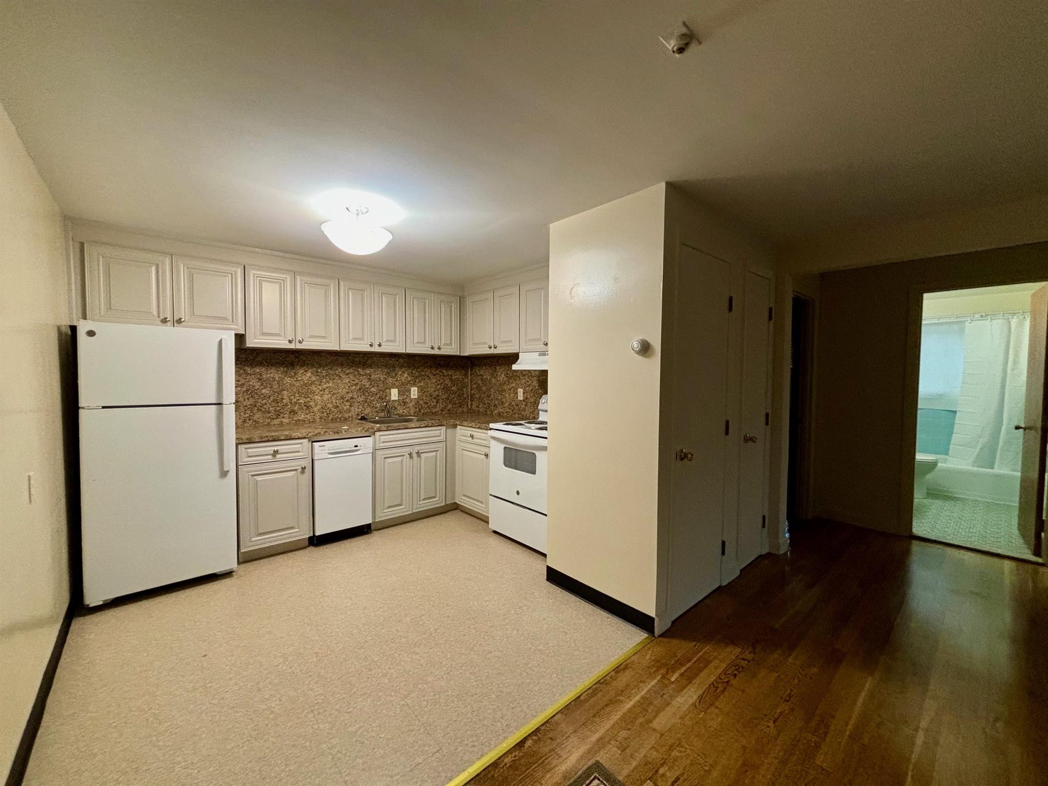 2 bed, 1 bath apartment for rent at 109 Oxford St, Arlington — photo 8 of 11