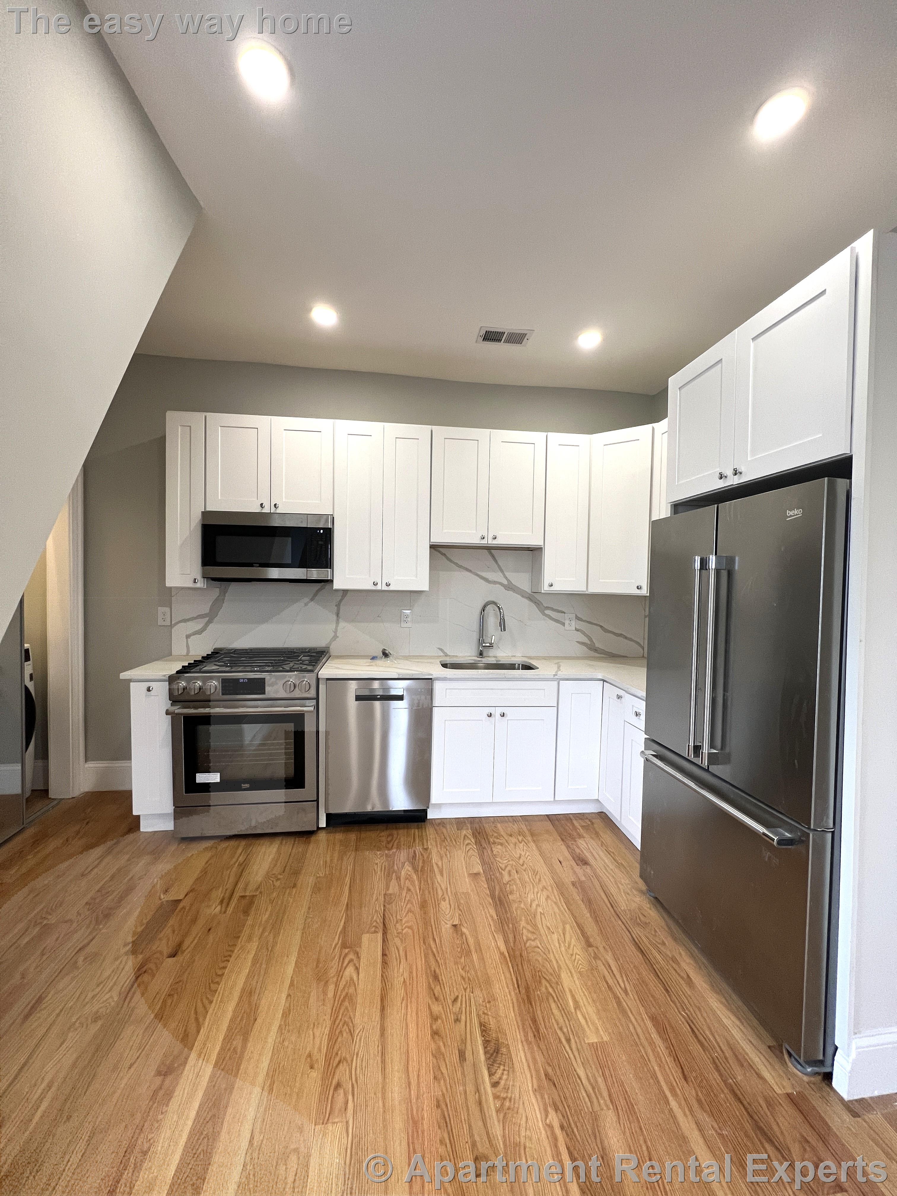 73 Pearl St, Sullivan Square