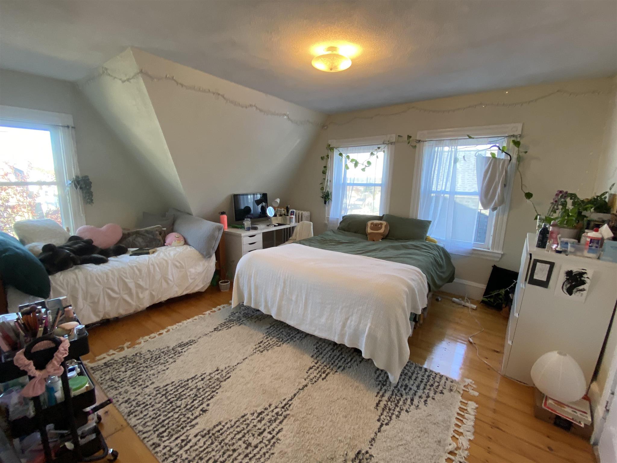 5 bed, 1 bath apartment for rent at 14.5 Fairmount St Unit 1, Tufts University — photo 4 of 10
