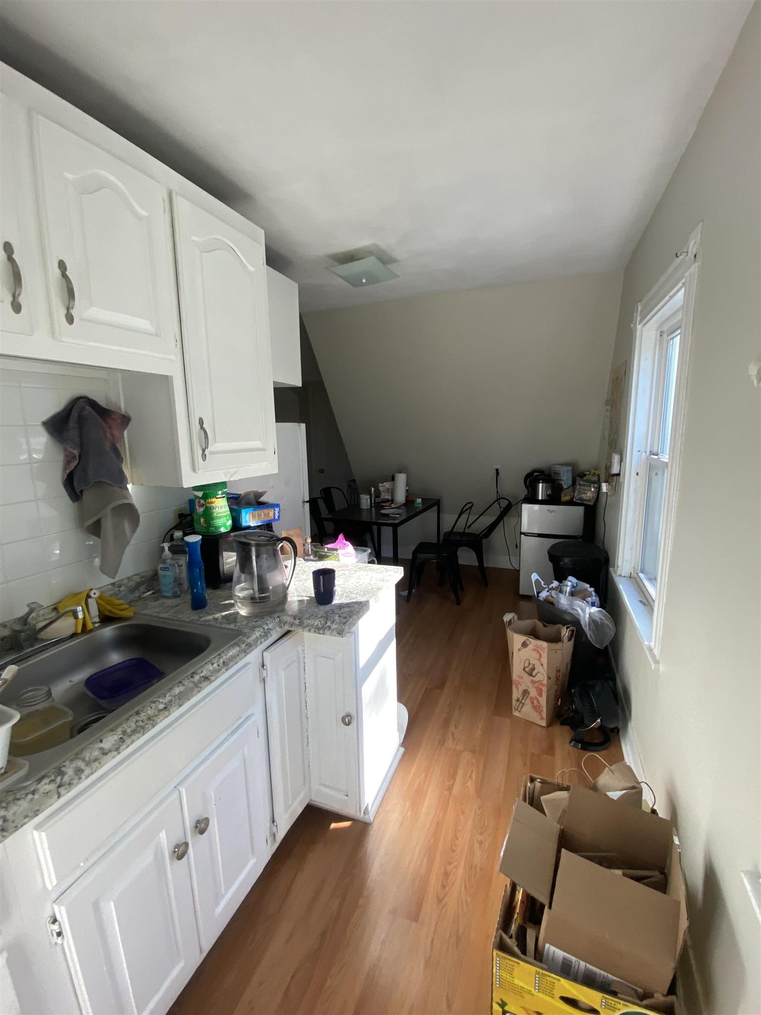 5 bed, 1 bath apartment for rent at 14.5 Fairmount St Unit 1, Tufts University — photo 1 of 10