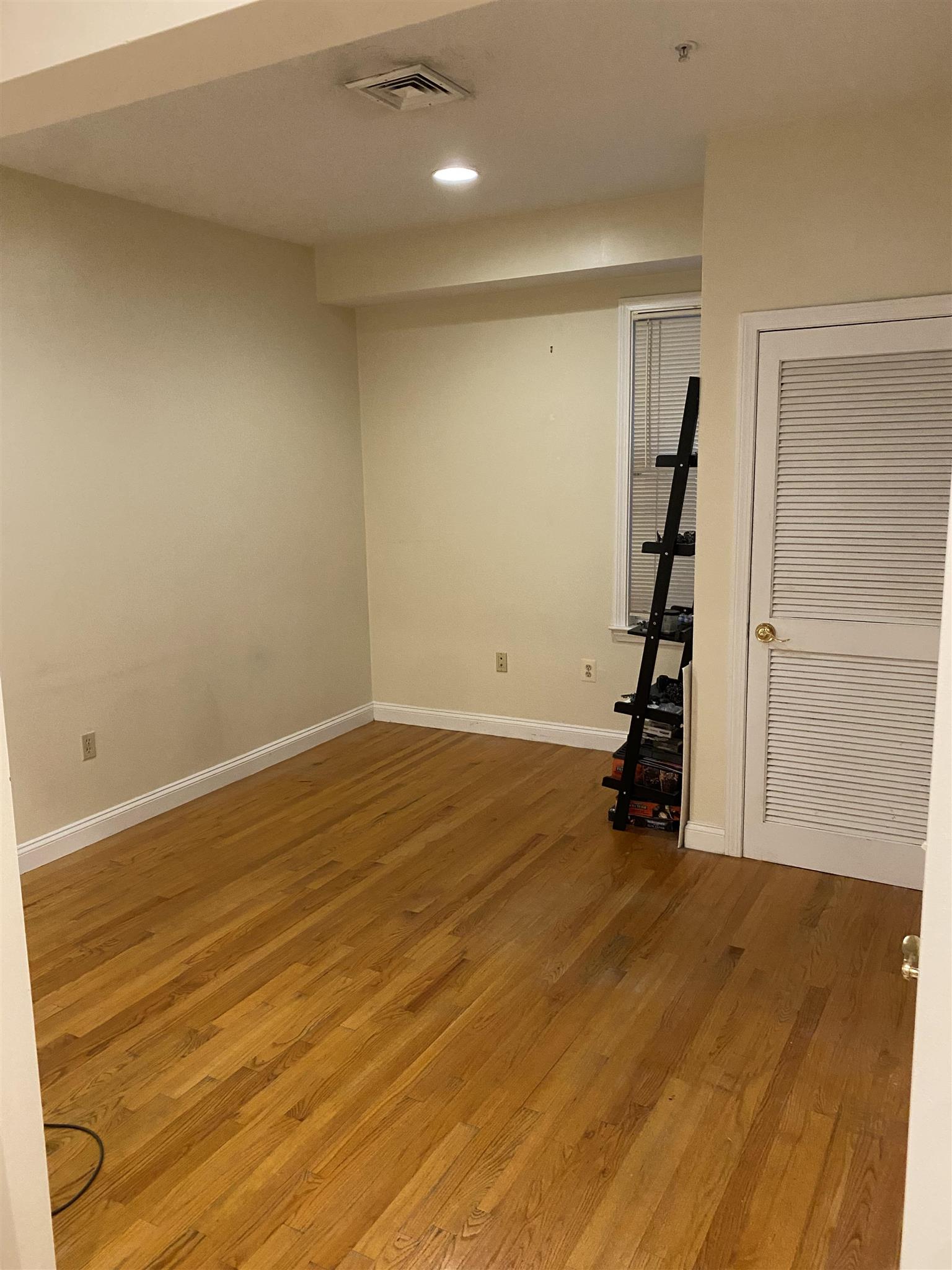 1 bed, 1 bath apartment for rent at 460 Green St, Central Square — photo 3 of 12