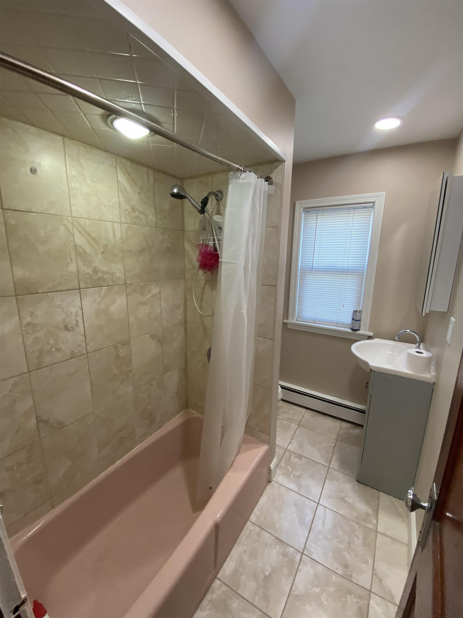 3 bed, 1 bath apartment for rent at 2 Goldsmith Ave Unit 1, Tufts University — photo 4 of 17