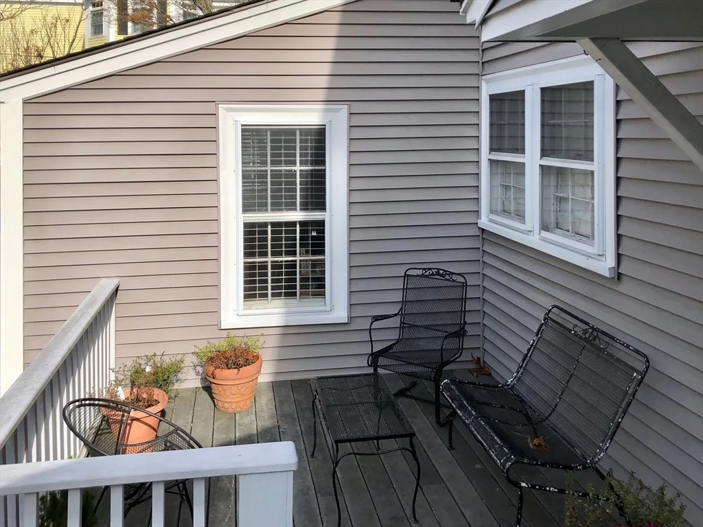 314 Conant Rd, Weston