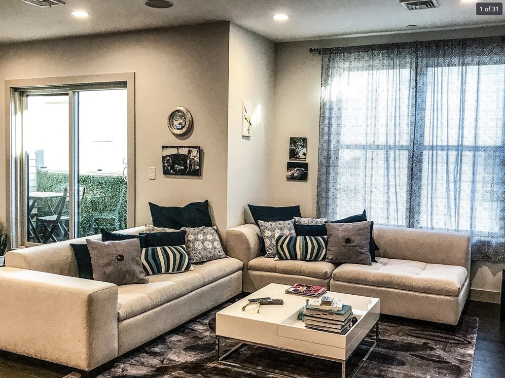 309 E St, South Boston