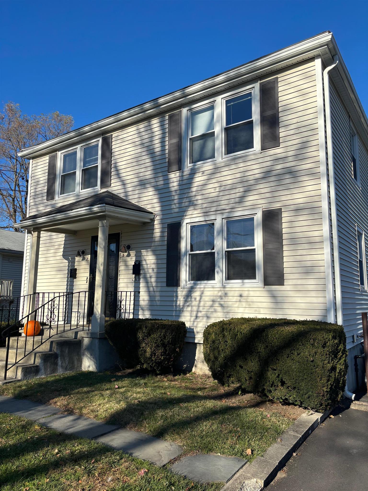 3 bed, 1.5 bath apartment for rent at 5 Patrick St Unit 1, Arlington — photo 2 of 15
