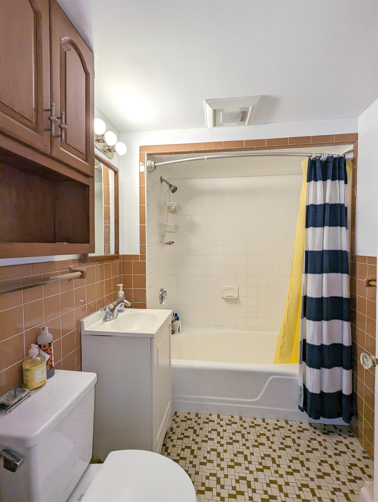 2.5 bed, 1 bath apartment for rent at 73 Woods Ave Unit 2, Teele Square — photo 10 of 25