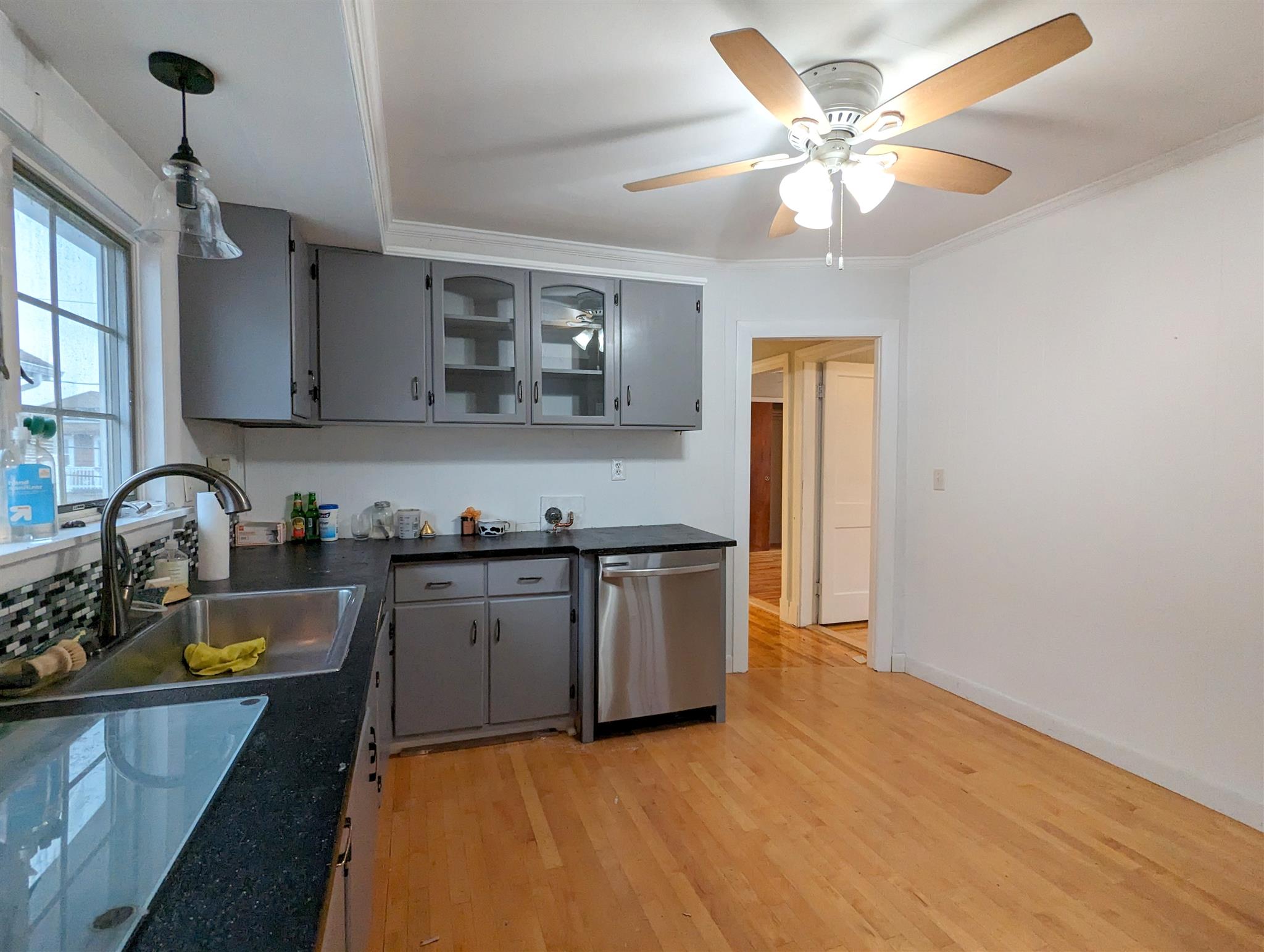 2.5 bed, 1 bath apartment for rent at 73 Woods Ave Unit 2, Teele Square — photo 3 of 25