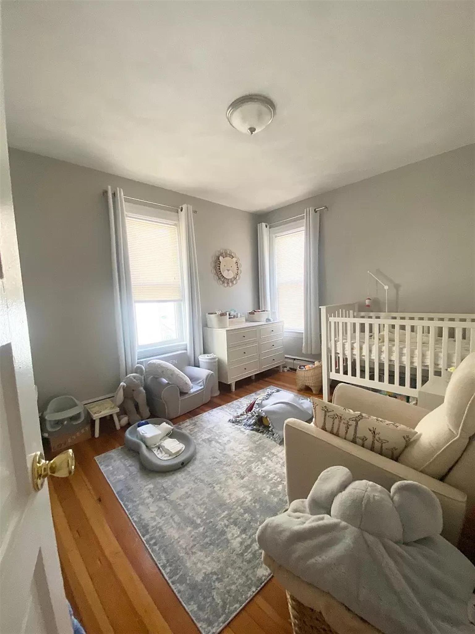 3 bed, 1 bath apartment for rent at 92 Medford St Unit 1, Magoun Square — photo 2 of 8