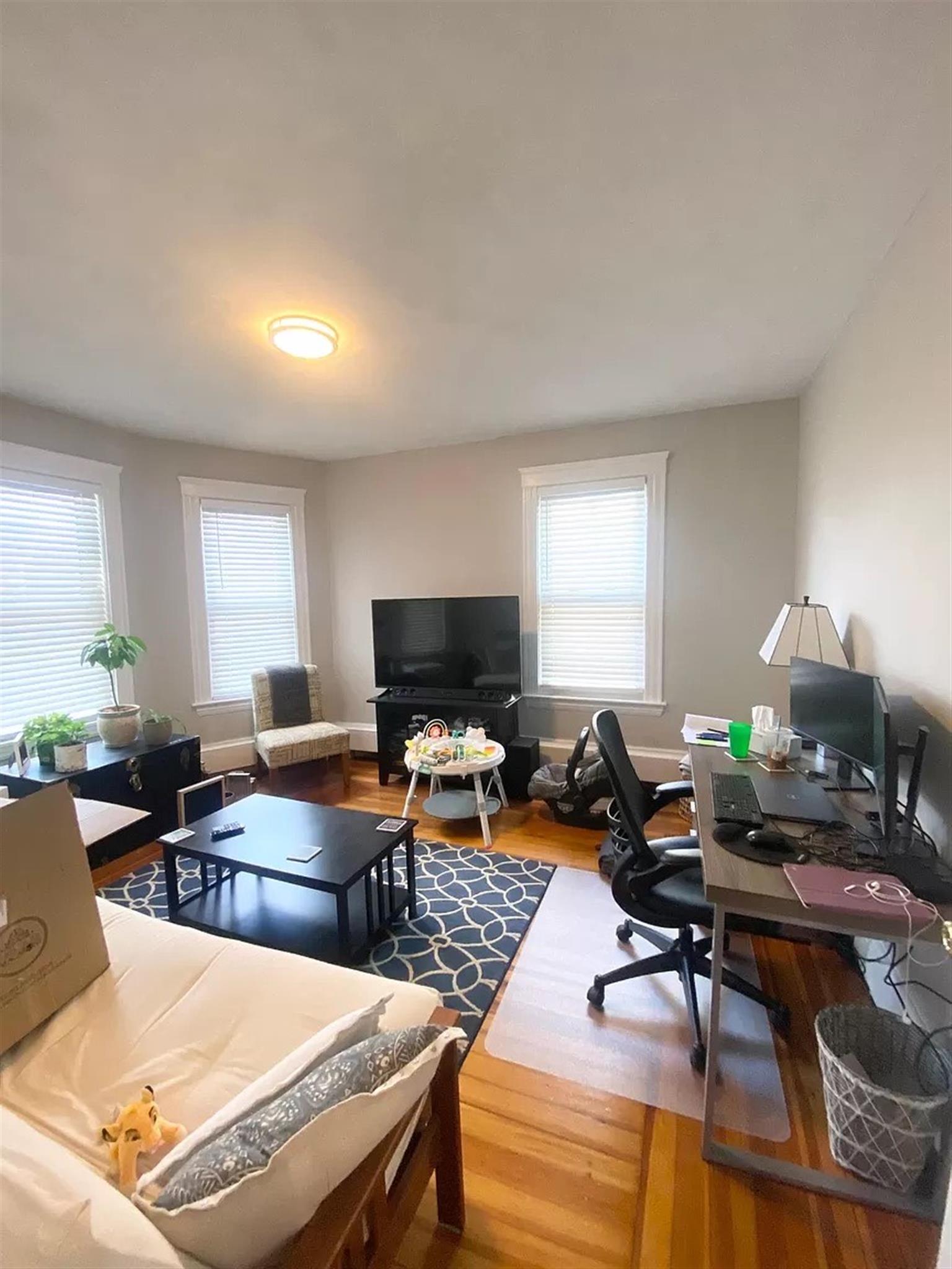 3 bed, 1 bath apartment for rent at 92 Medford St Unit 1, Magoun Square — photo 4 of 8