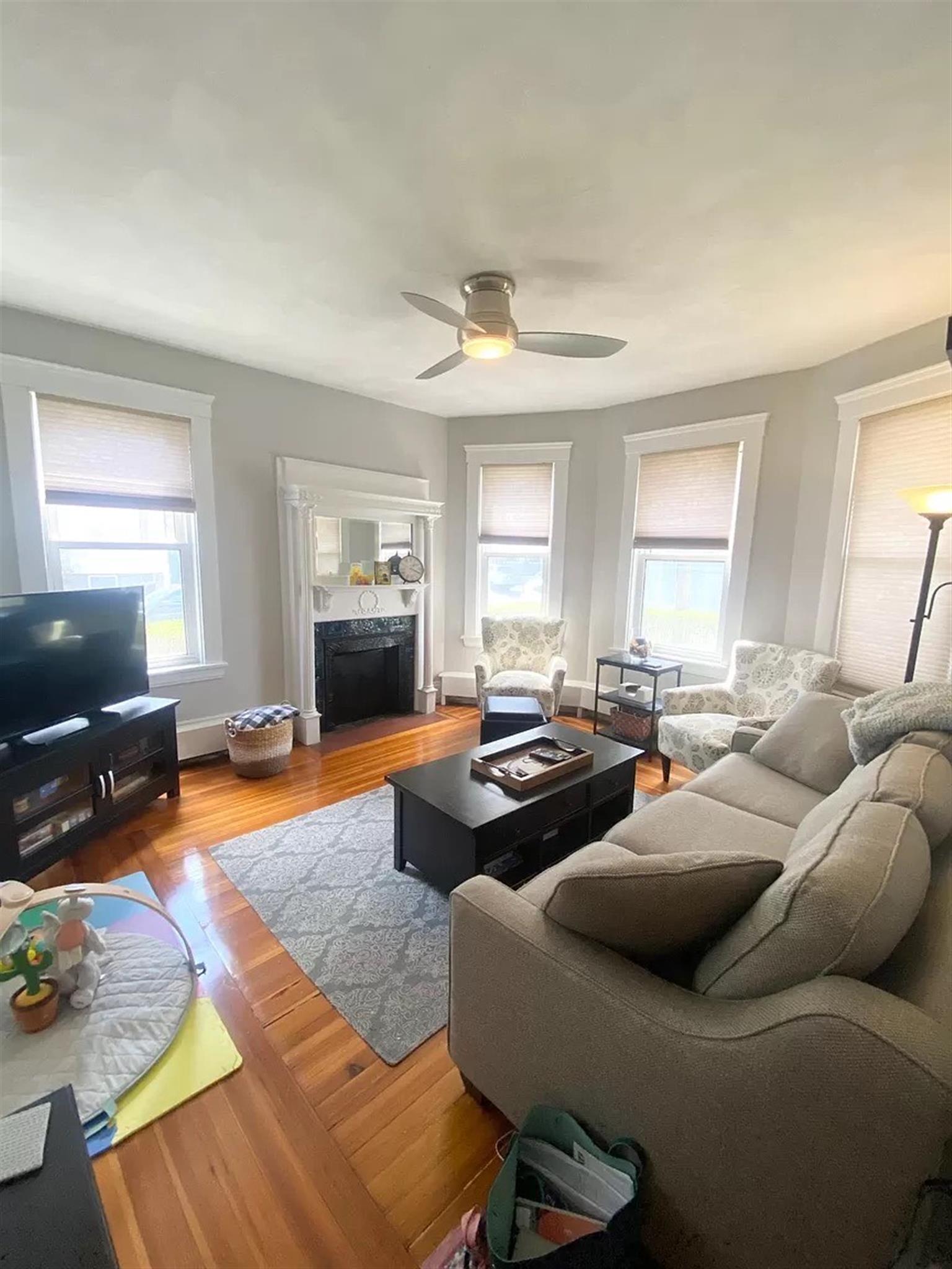 3 bed, 1 bath apartment for rent at 92 Medford St Unit 1, Magoun Square — photo 6 of 8