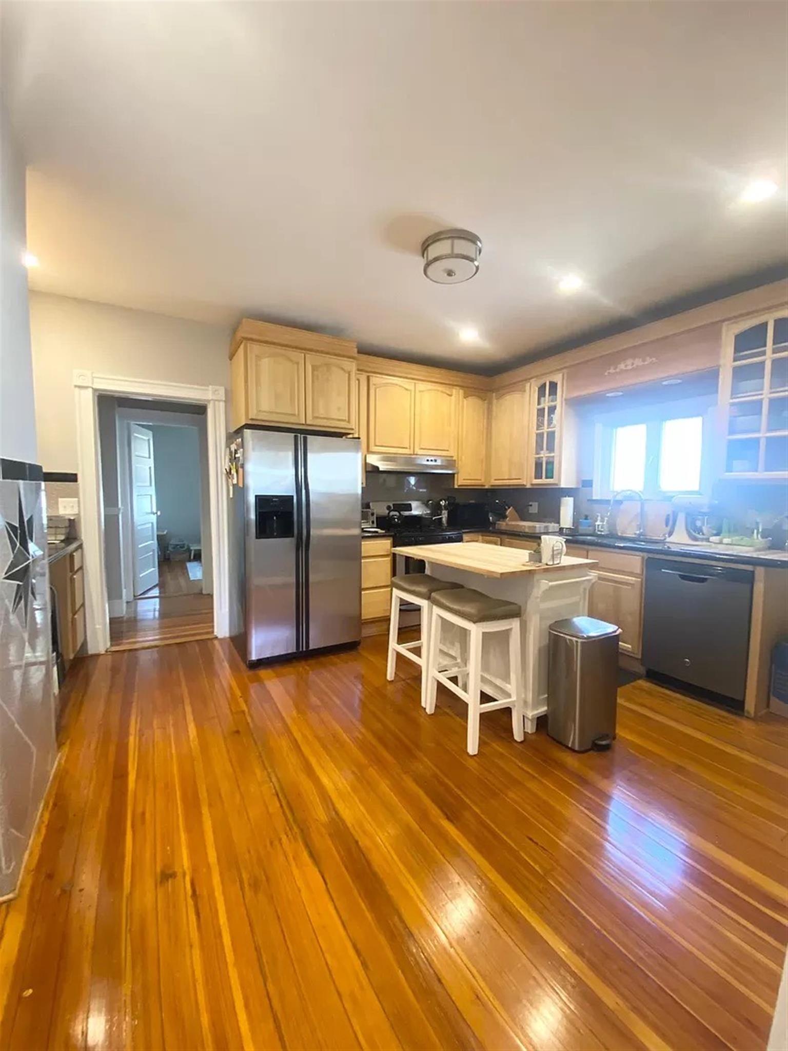 3 bed, 1 bath apartment for rent at 92 Medford St Unit 1, Magoun Square — photo 7 of 8