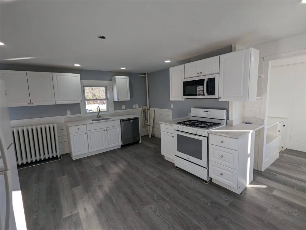 155 Centre Ave, Abington