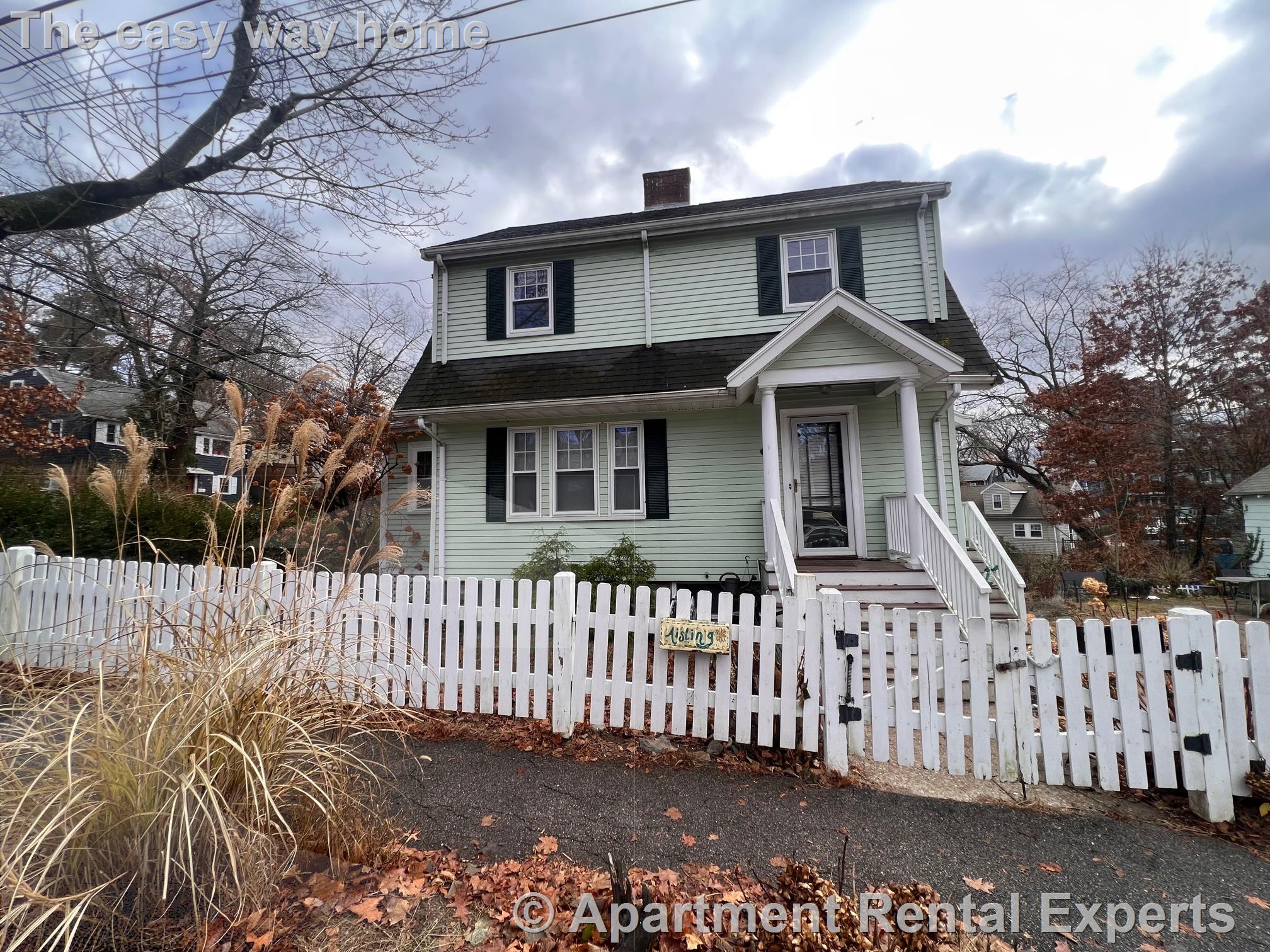 3.5 bed, 1.5 bath apartment for rent at 137 Sunset Rd Unit 1, Arlington — photo 3 of 18