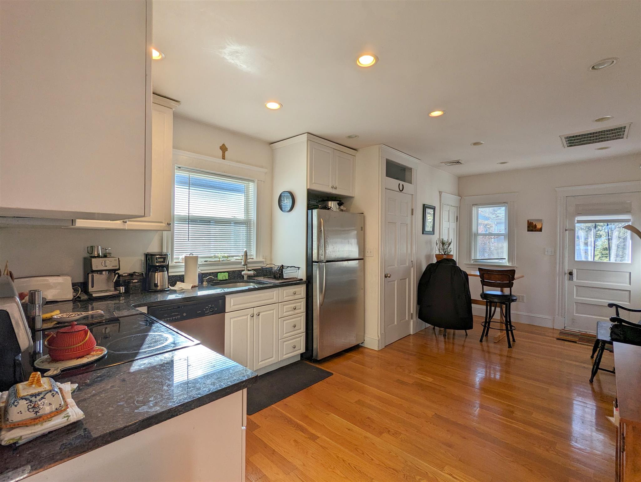 2 bed, 1 bath apartment for rent at 601 Boston Ave Unit 2, Magoun Square — photo 8 of 17