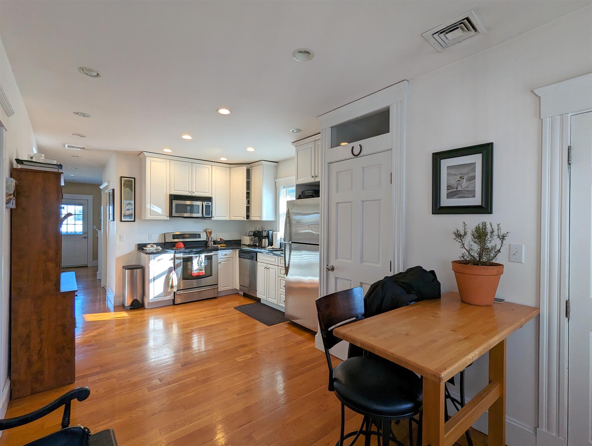 2 bed, 1 bath apartment for rent at 601 Boston Ave Unit 2, Magoun Square — photo 9 of 17
